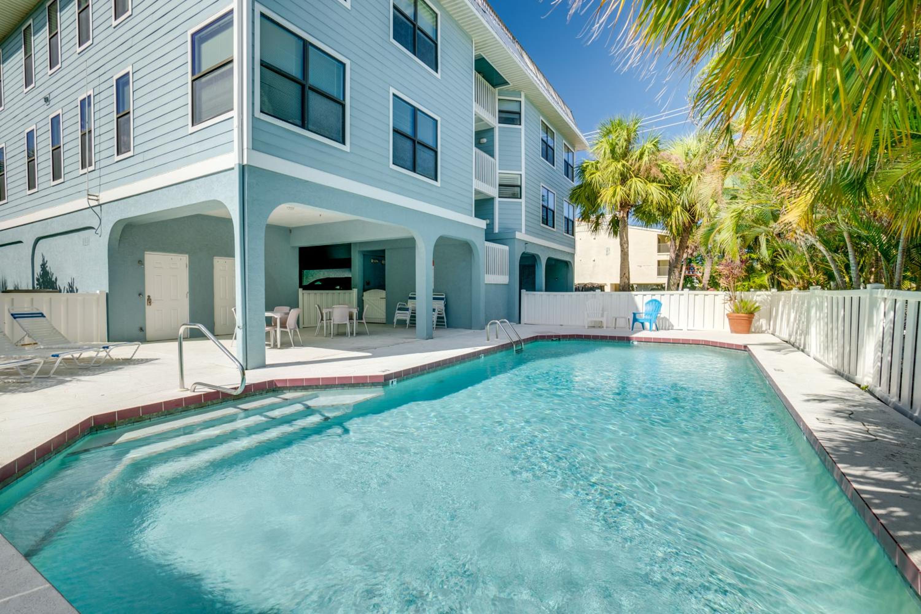Two Houses from The Beach - Amazing Tropical Sunsets view 4