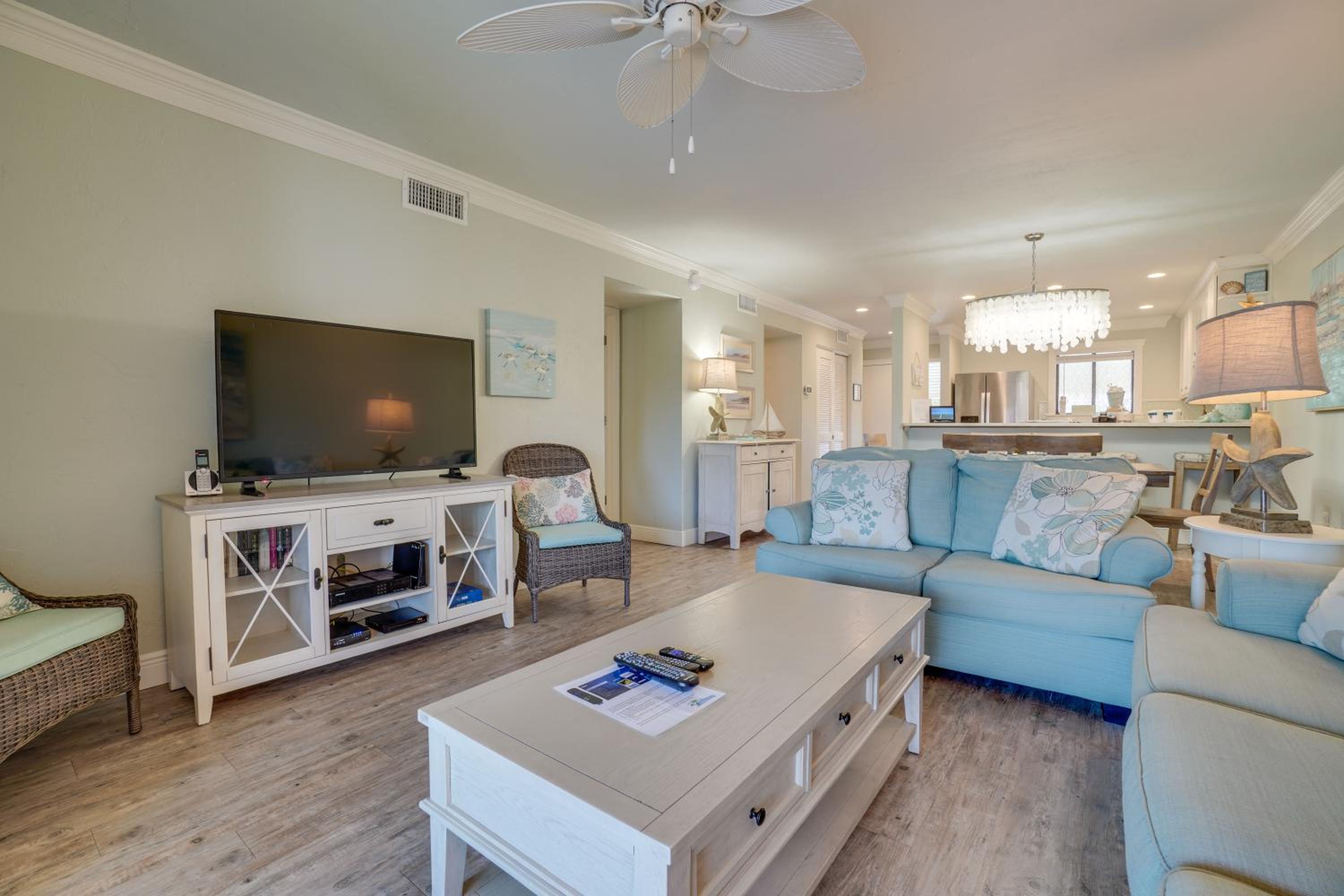 Runaway Bay 201 - New Vacation Rental Fully Refurbished 2018 view 3