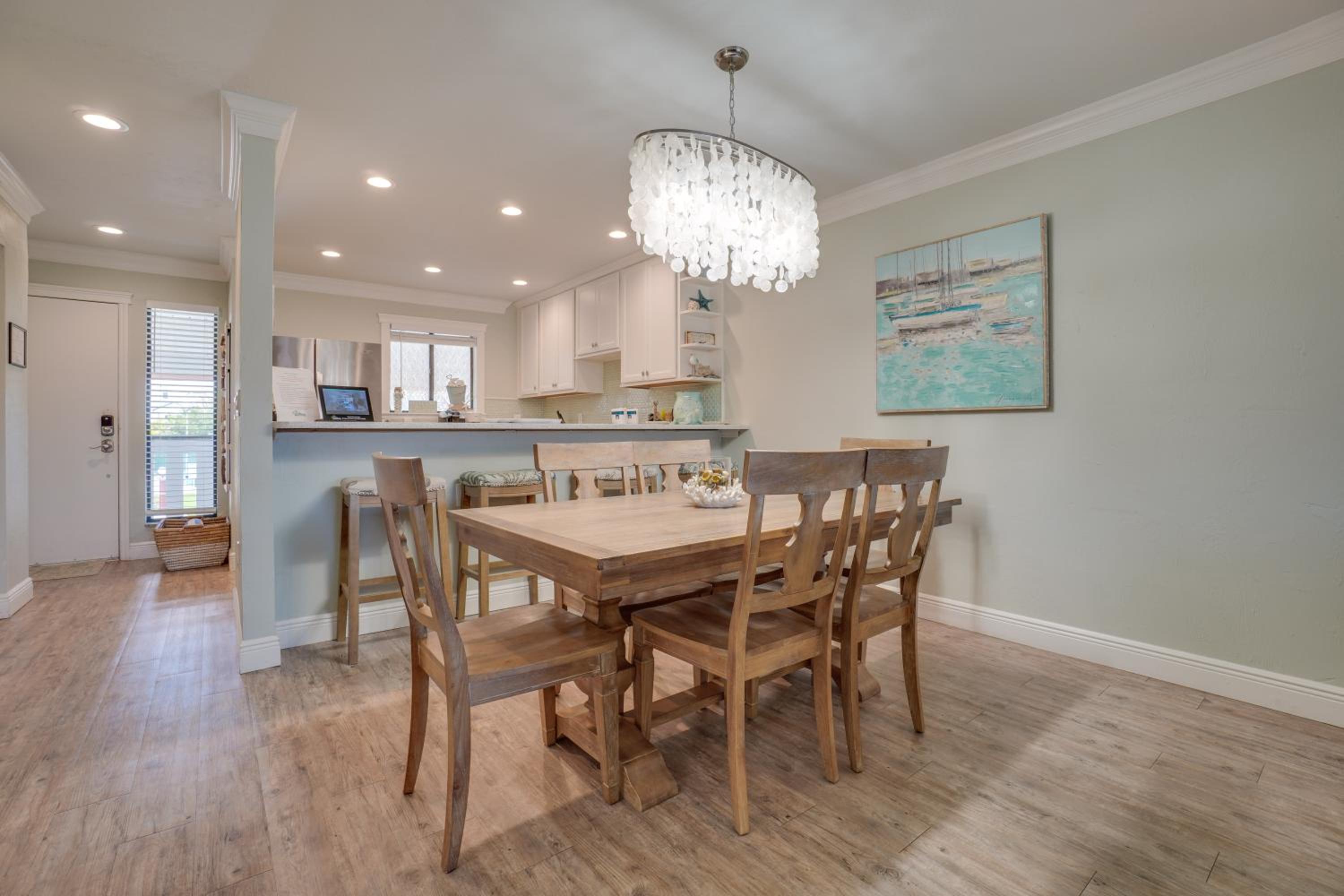 Runaway Bay 201 - New Vacation Rental Fully Refurbished 2018 view 4