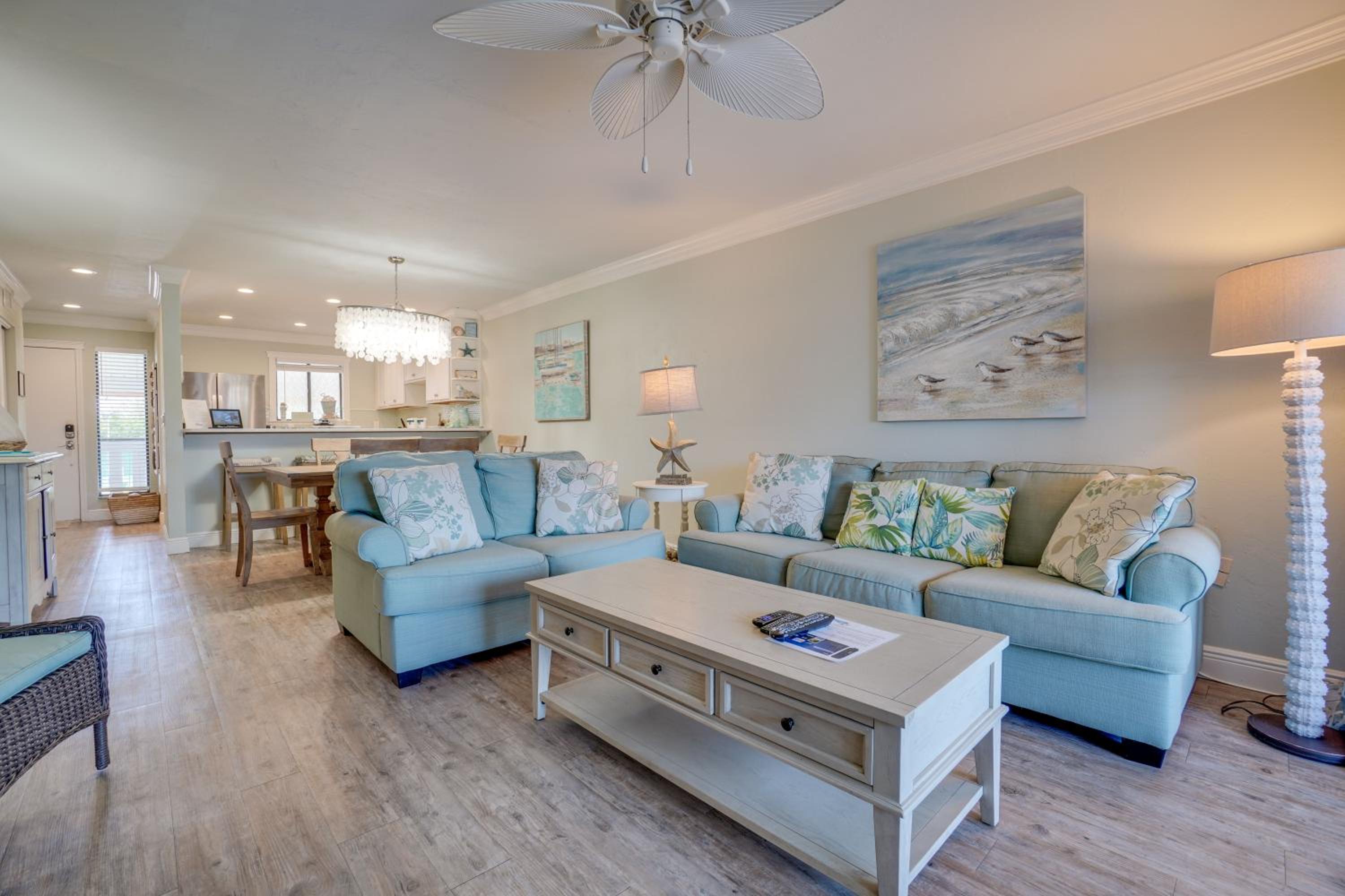 Runaway Bay 201 - New Vacation Rental Fully Refurbished 2018 view 5