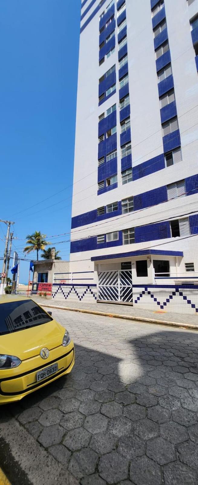 Estúdio em prédio frente ao mar