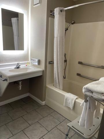 Super 8 by Wyndham Alton, Billede 19