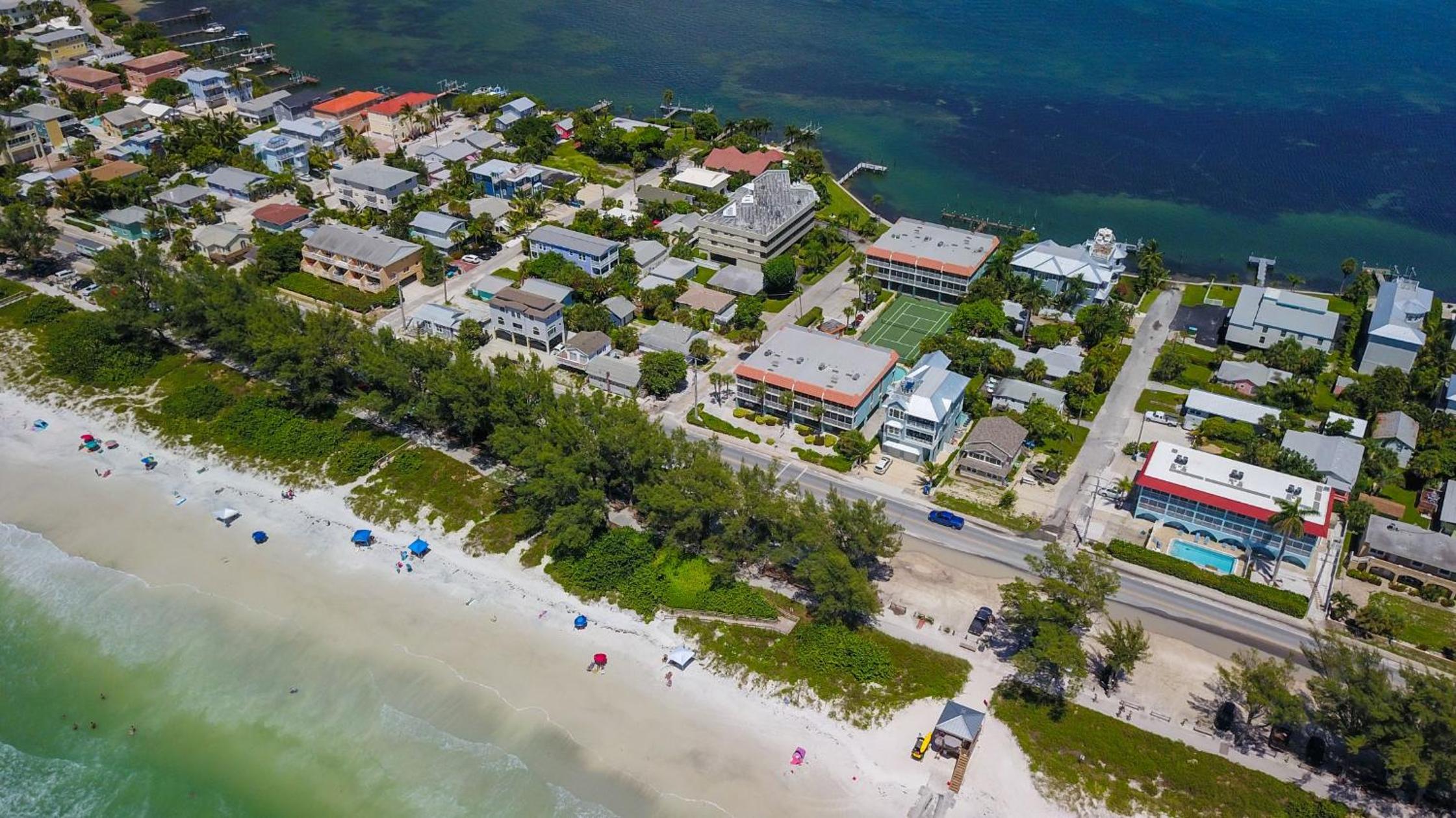 Perfect Beach Getaway with Bay Views & Boat Dock & Trailer Parking view 4