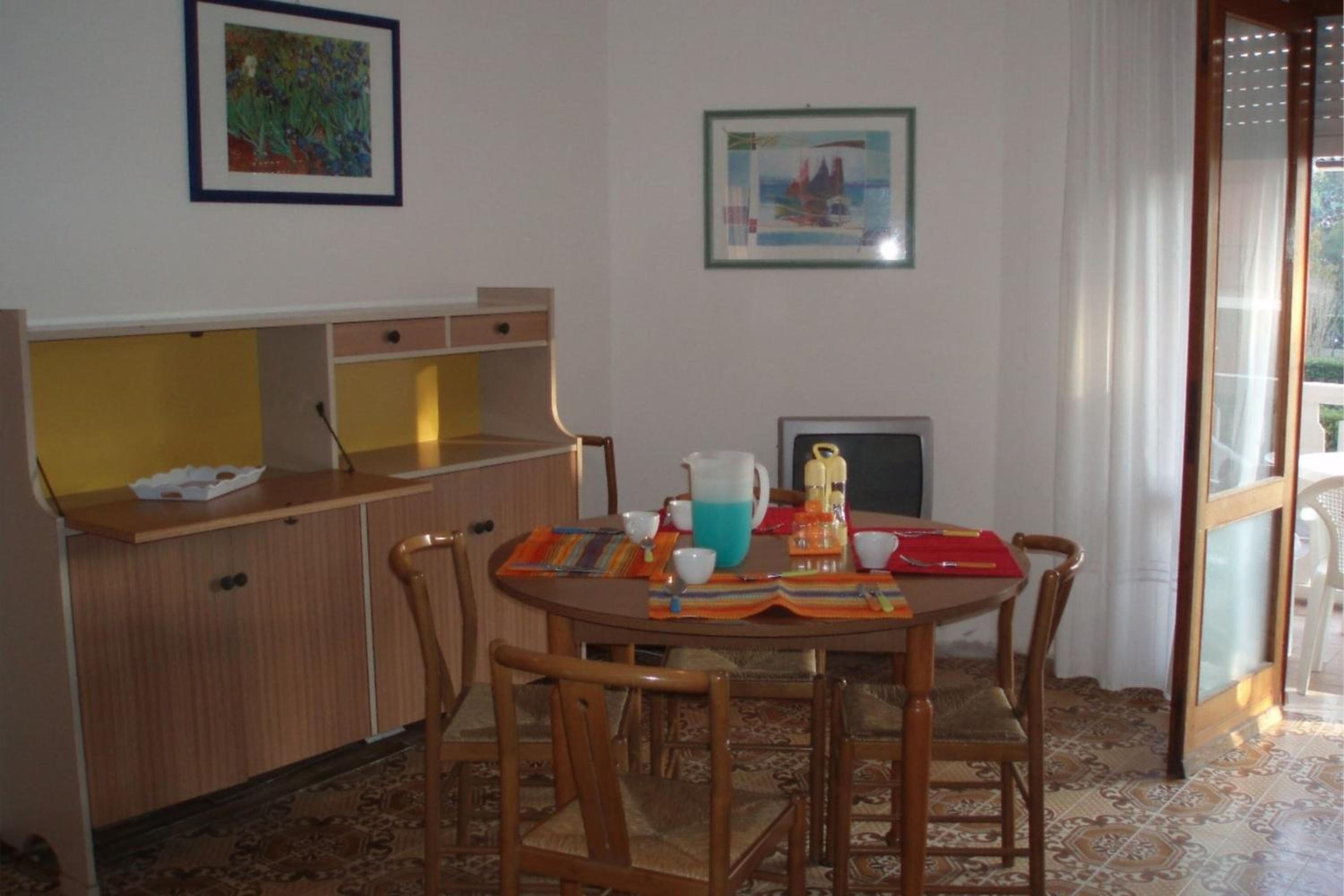 Flat in building with lift 250m from the sea view 2