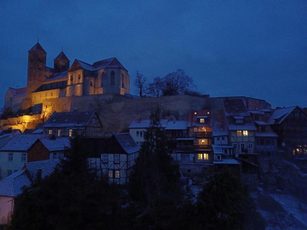 Mittelalterdomizil mit Balkon und Parkplätzen