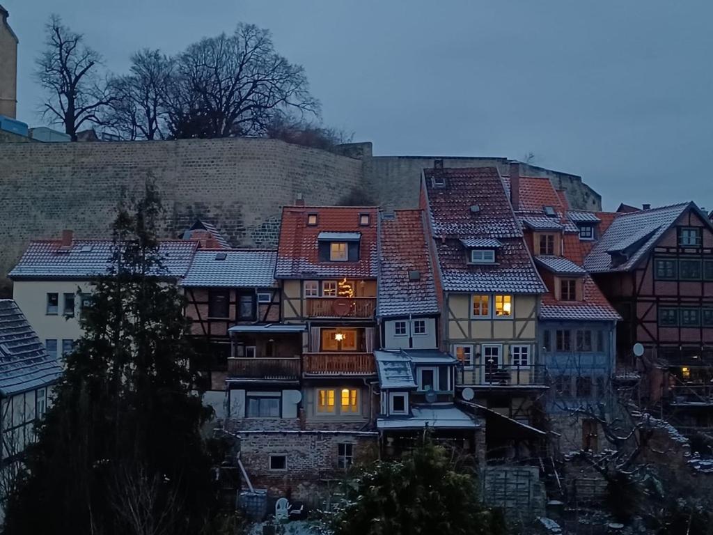 Mittelalterdomizil mit Balkon und Parkplätzen