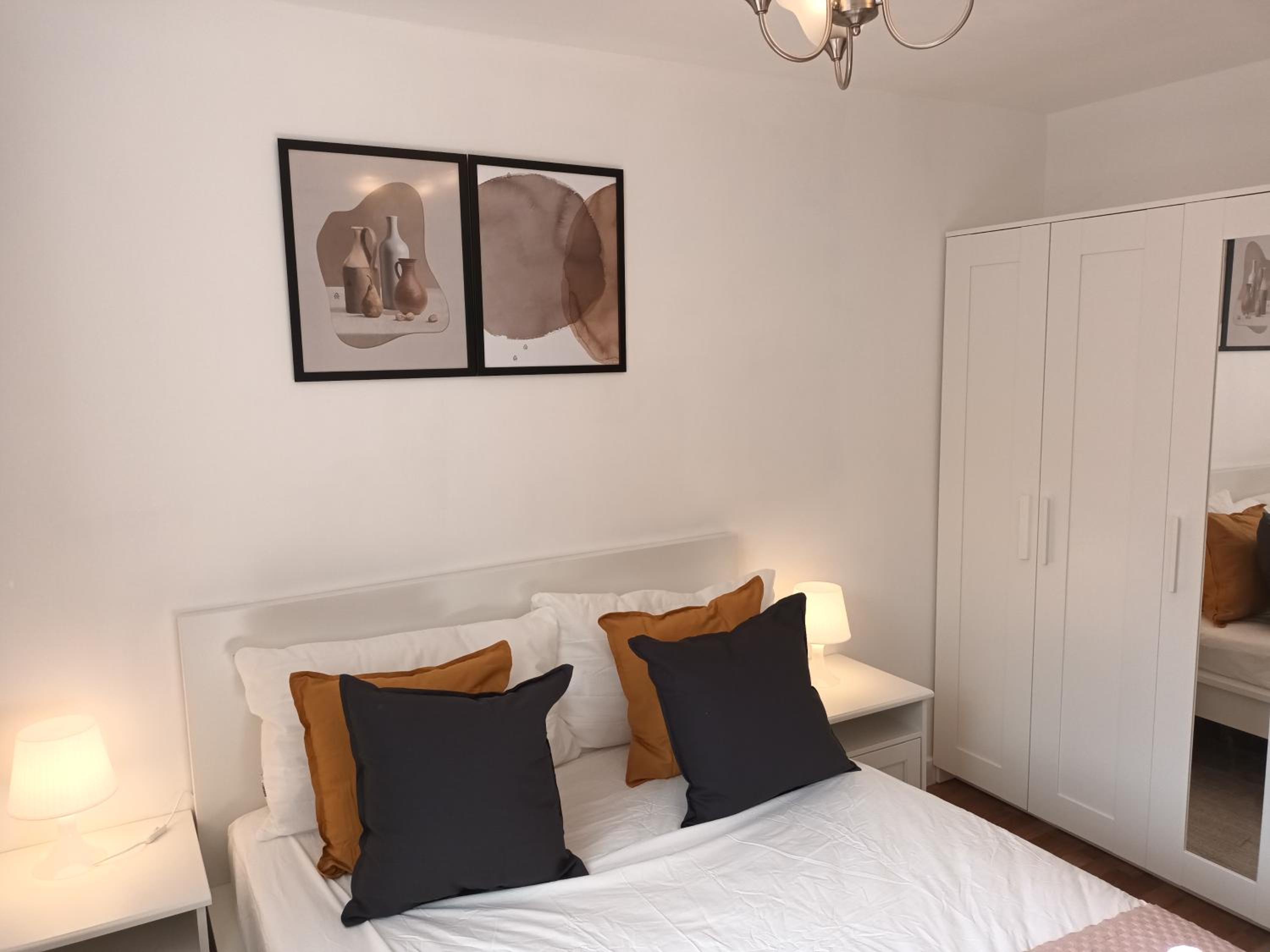 Spacious Elegant 2-BR Apartment in Aberdeen City Centre view 4