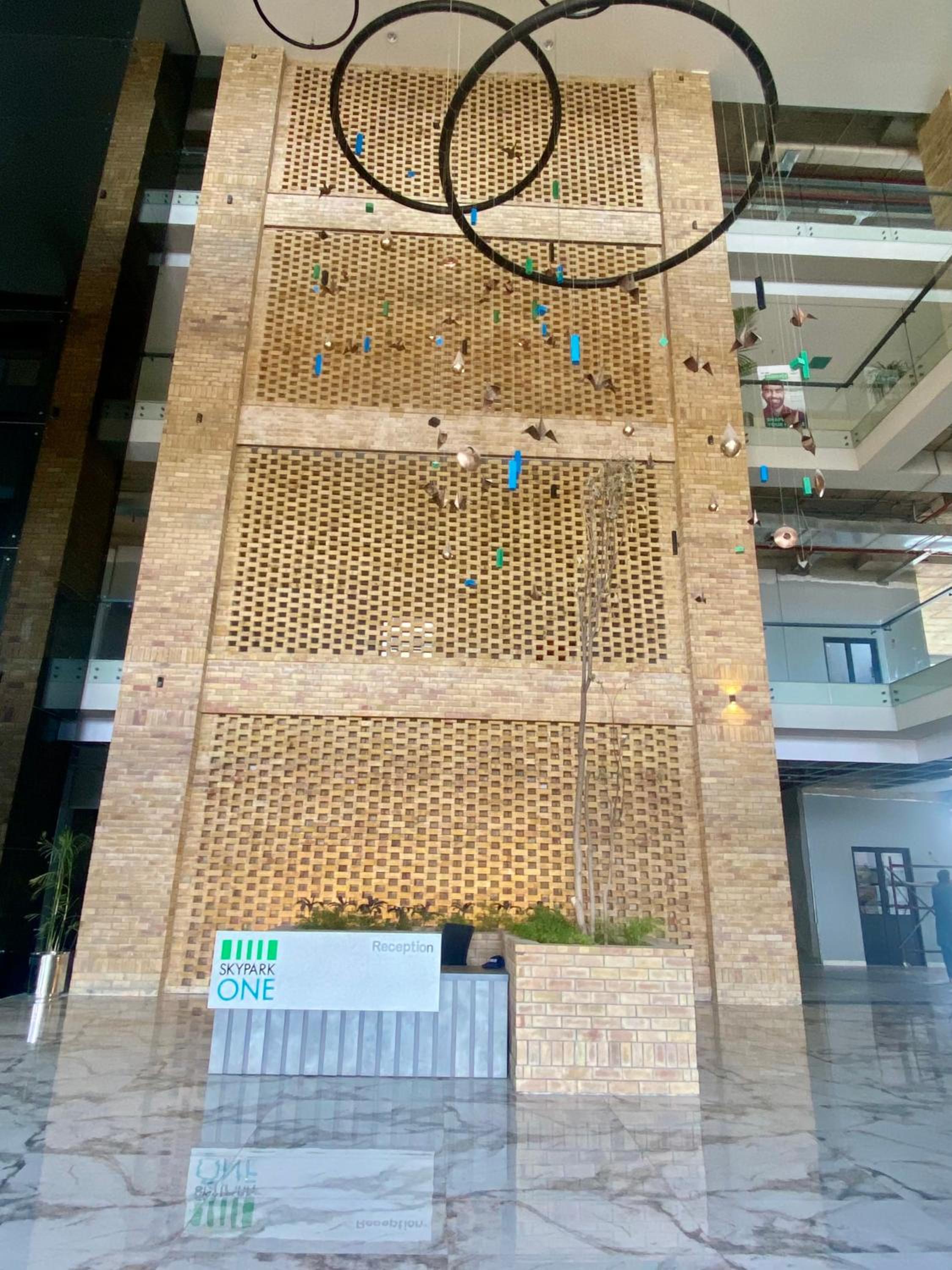 Skypark One Gulberg - Apartments by Superhost