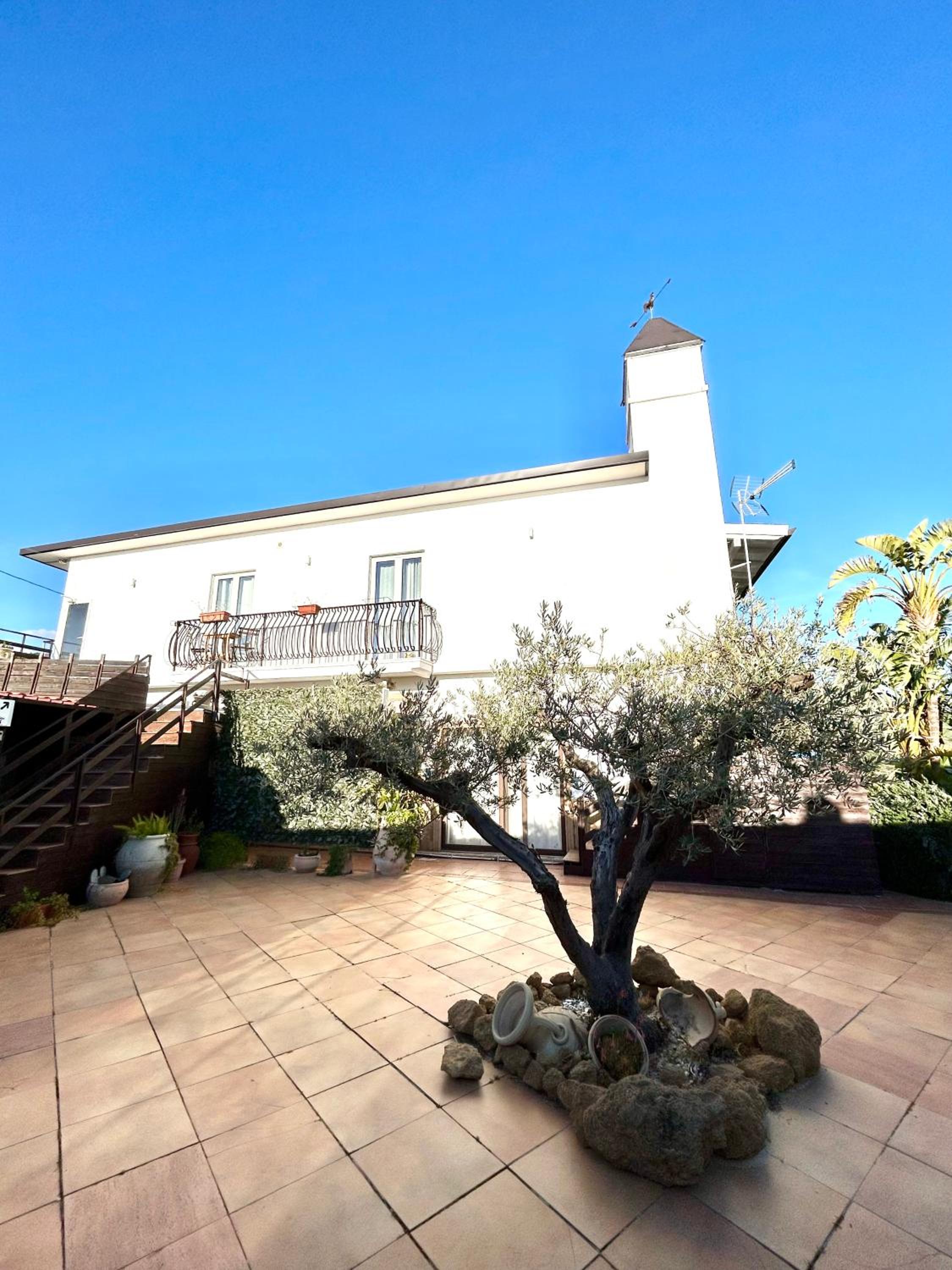 Hotel B&B Eyexei Domus - Image 1