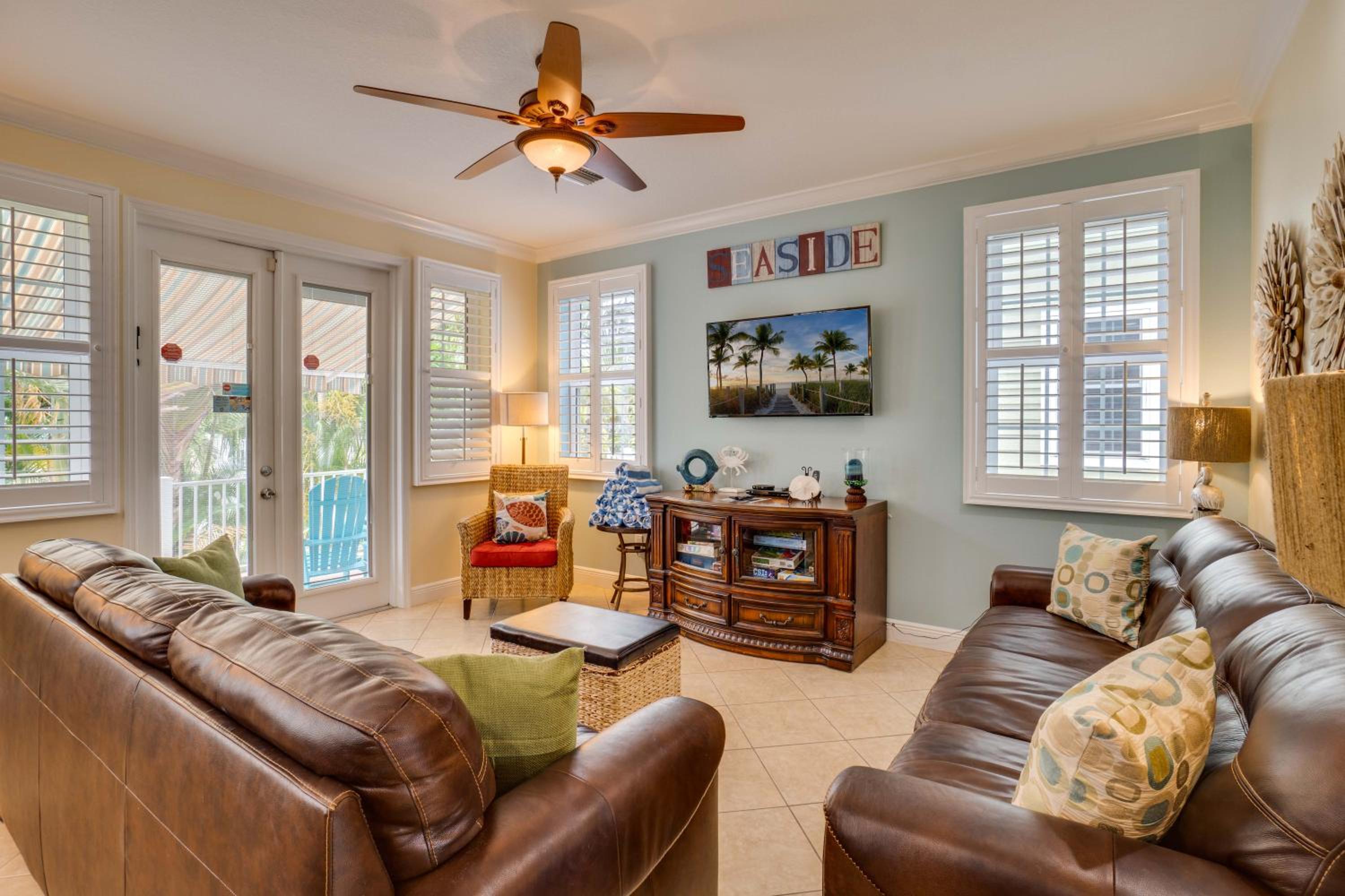 4 Bedrooms with private lagoon-style pool, & tiki bar view 4