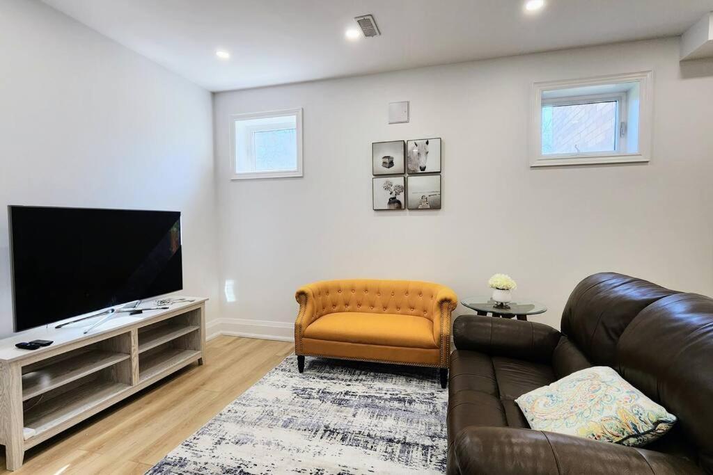 Toronto Vacations - Serene High-celling Retreat - Property Image 1