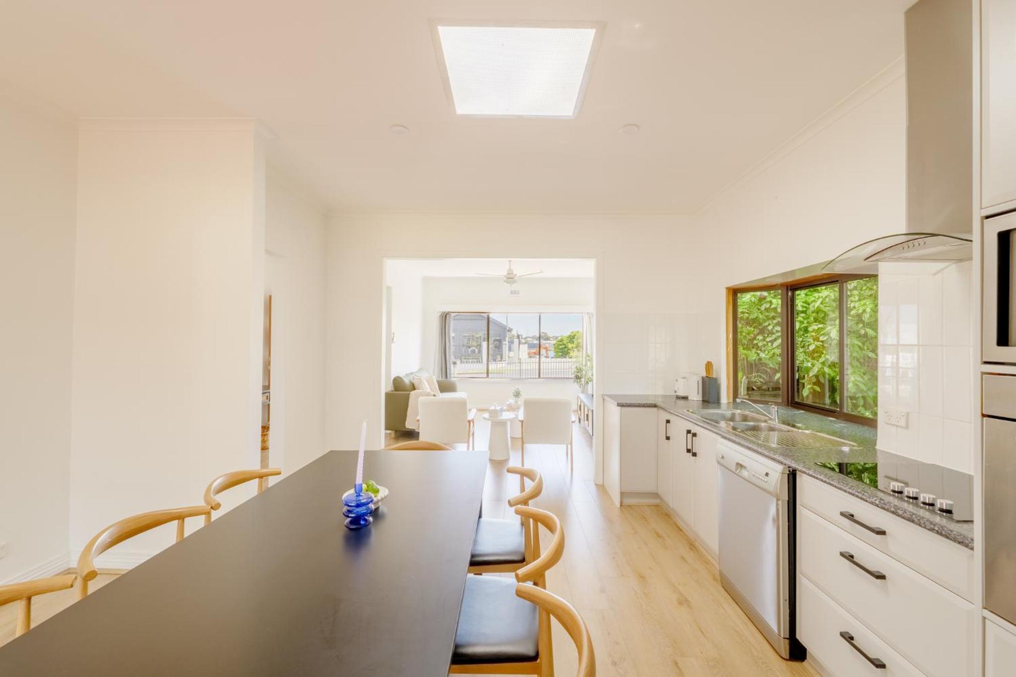 Hobart Riverside Cosy 4BR - 10mins to Hobart CBD