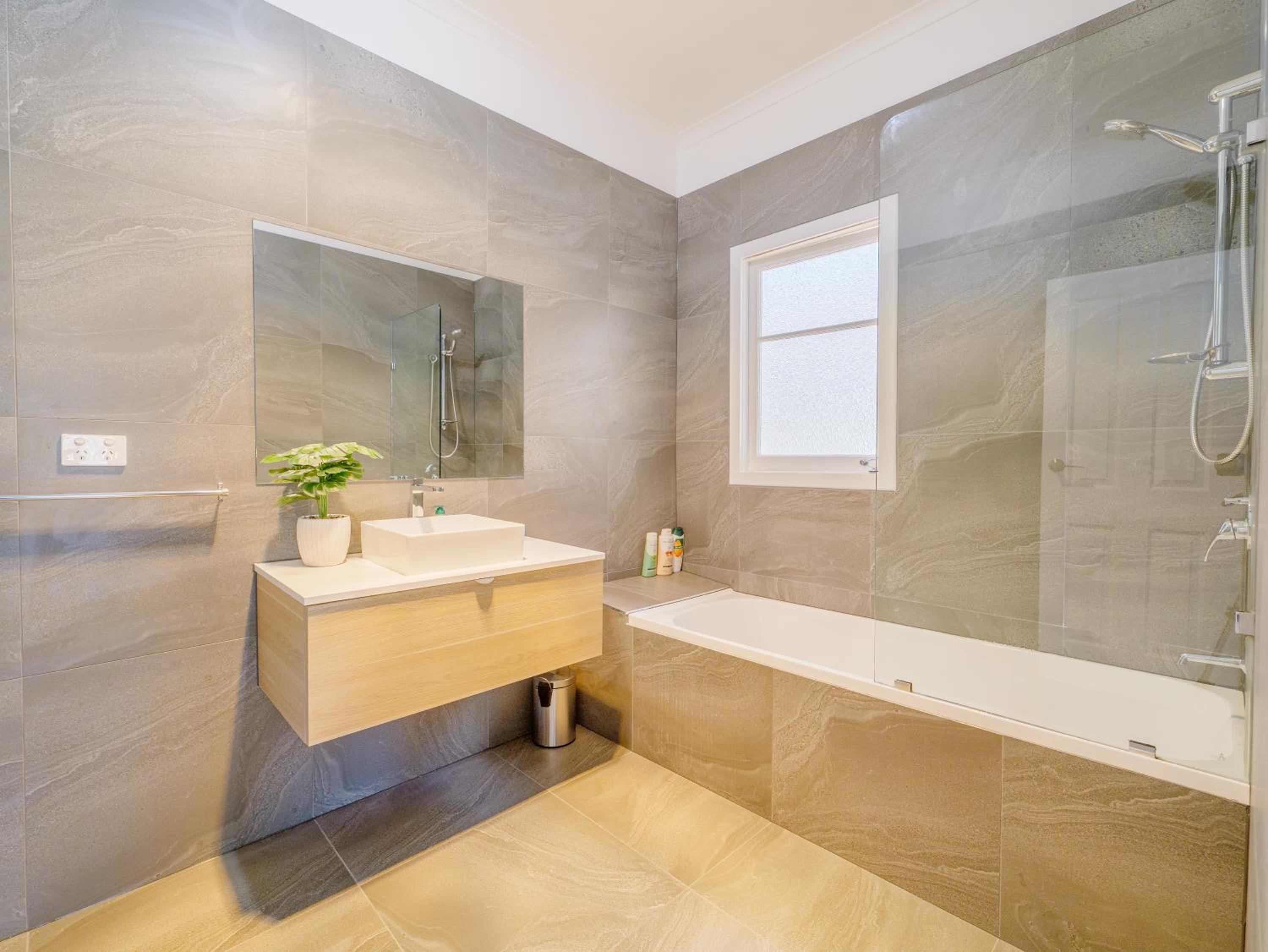 Hobart Riverside Cosy 4BR - 10mins to Hobart CBD