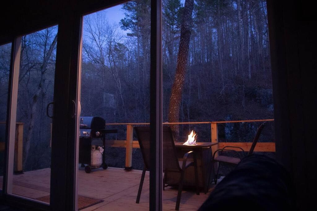 Romantic Wooded Treehouse Oasis