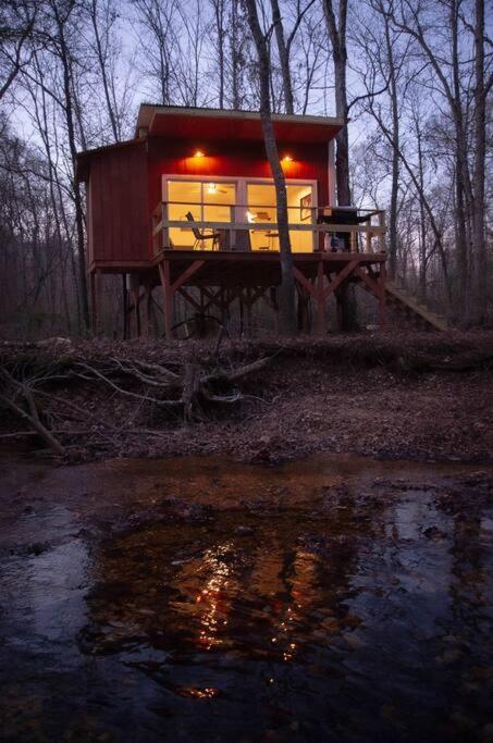 Romantic Wooded Treehouse Oasis