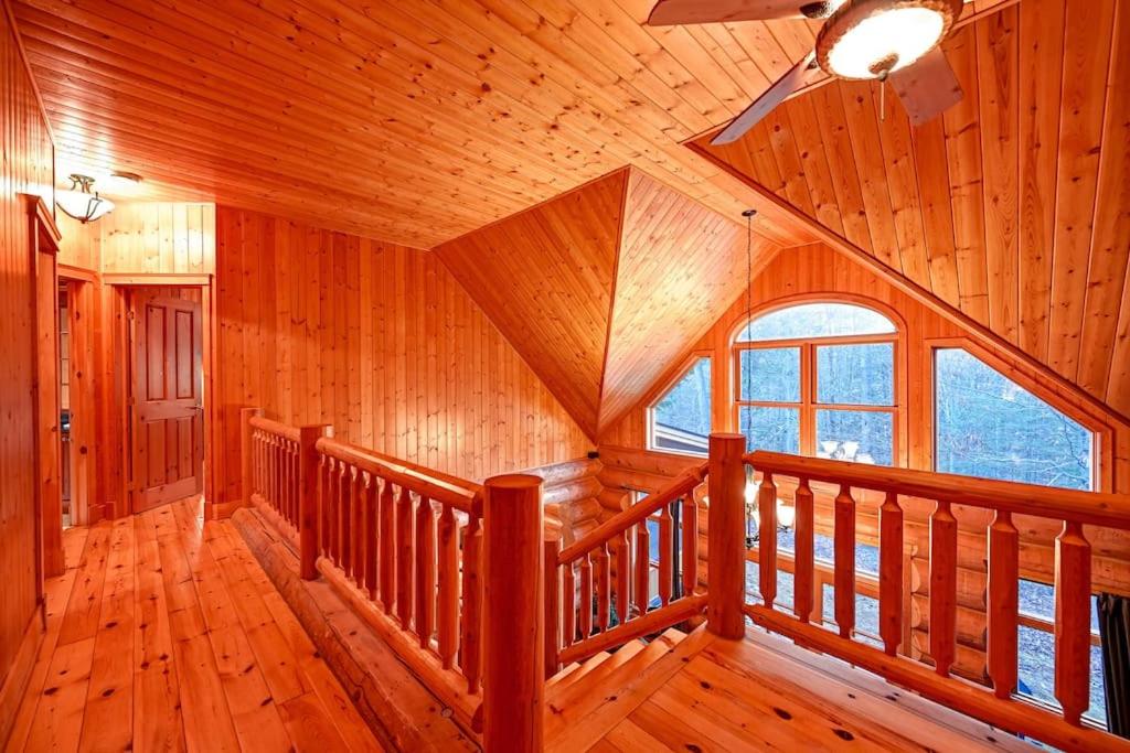 Serenity Private Hot Tub - Fiddler Lake