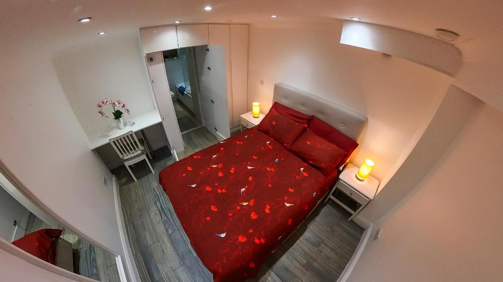 1 Bedroom Flat with whirlpool bath photo 2