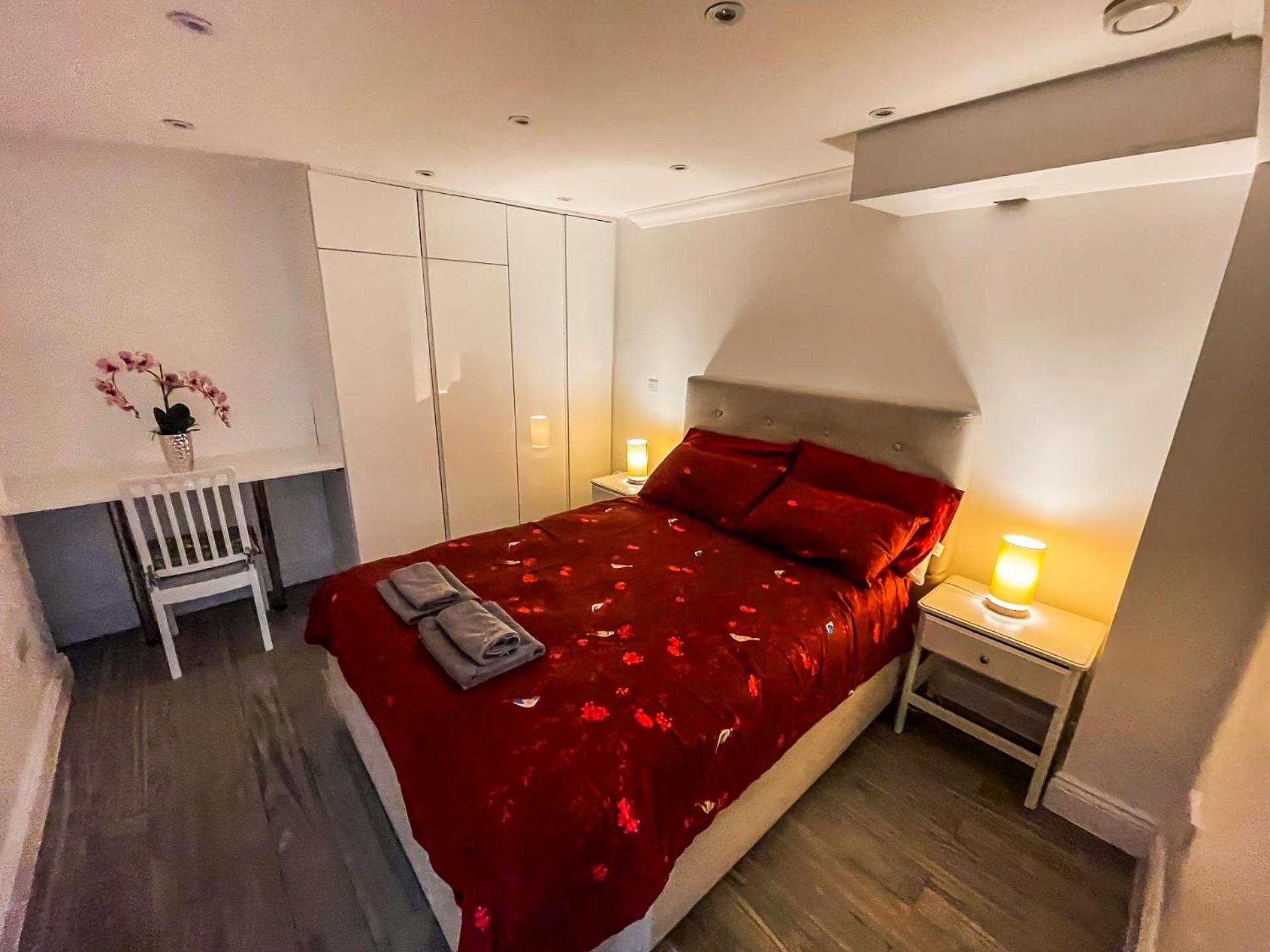 1 Bedroom Flat with whirlpool bath photo 2