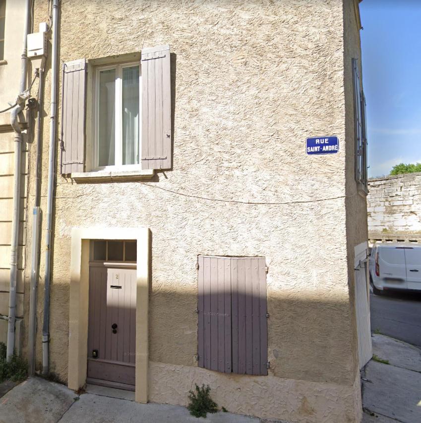 Saint André bel appartement Avignon Intra muros 2 couchages