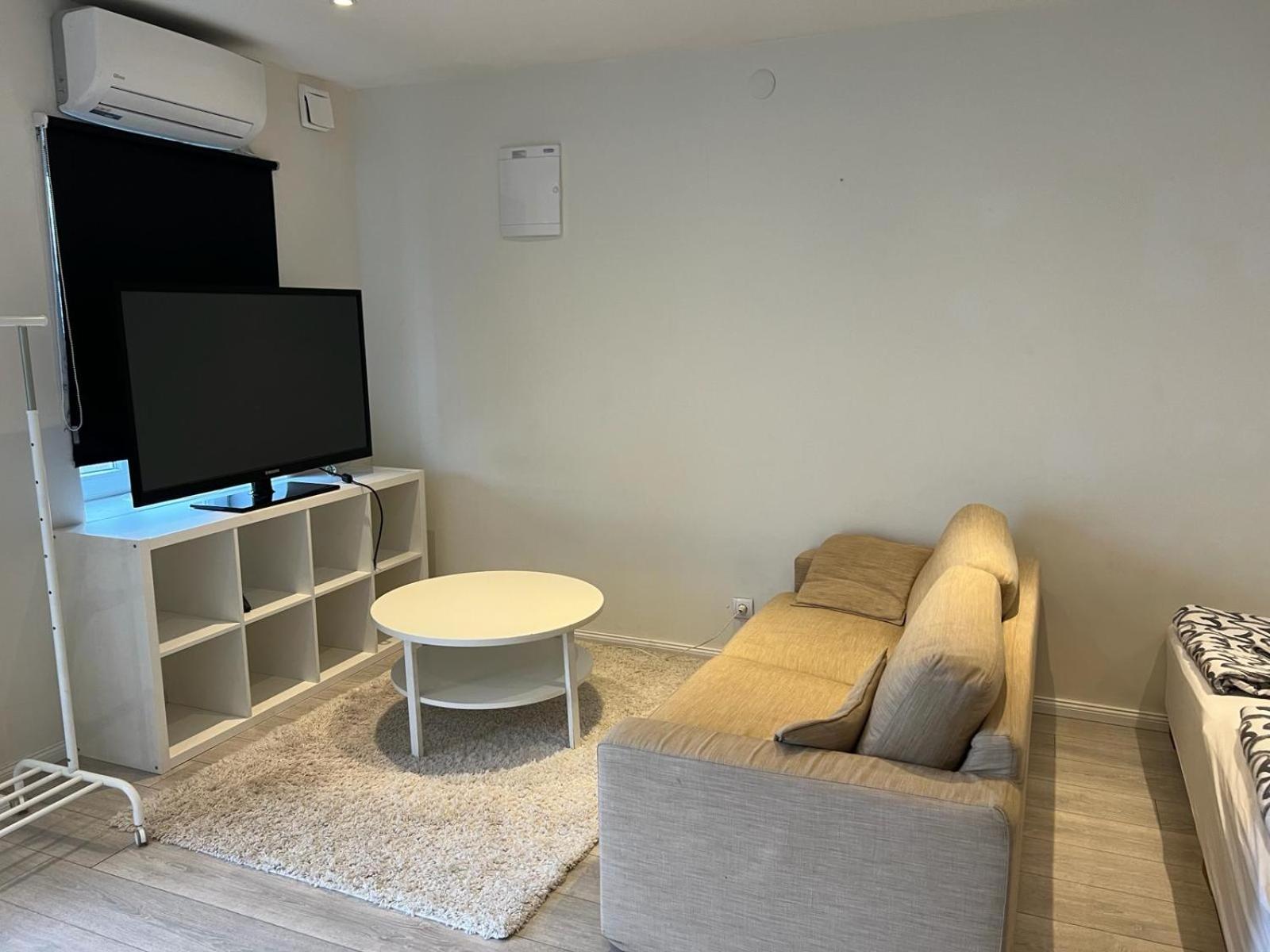 Hotel Furnished first floor apartment close to beach - Image 1