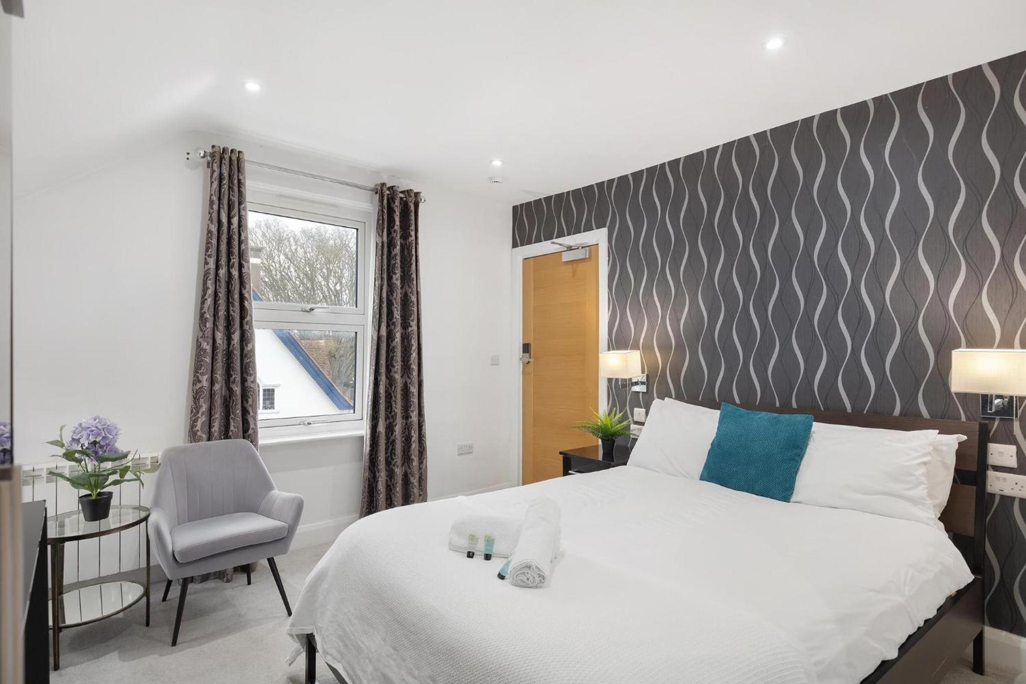 Modern city centre studio apartment! view 2