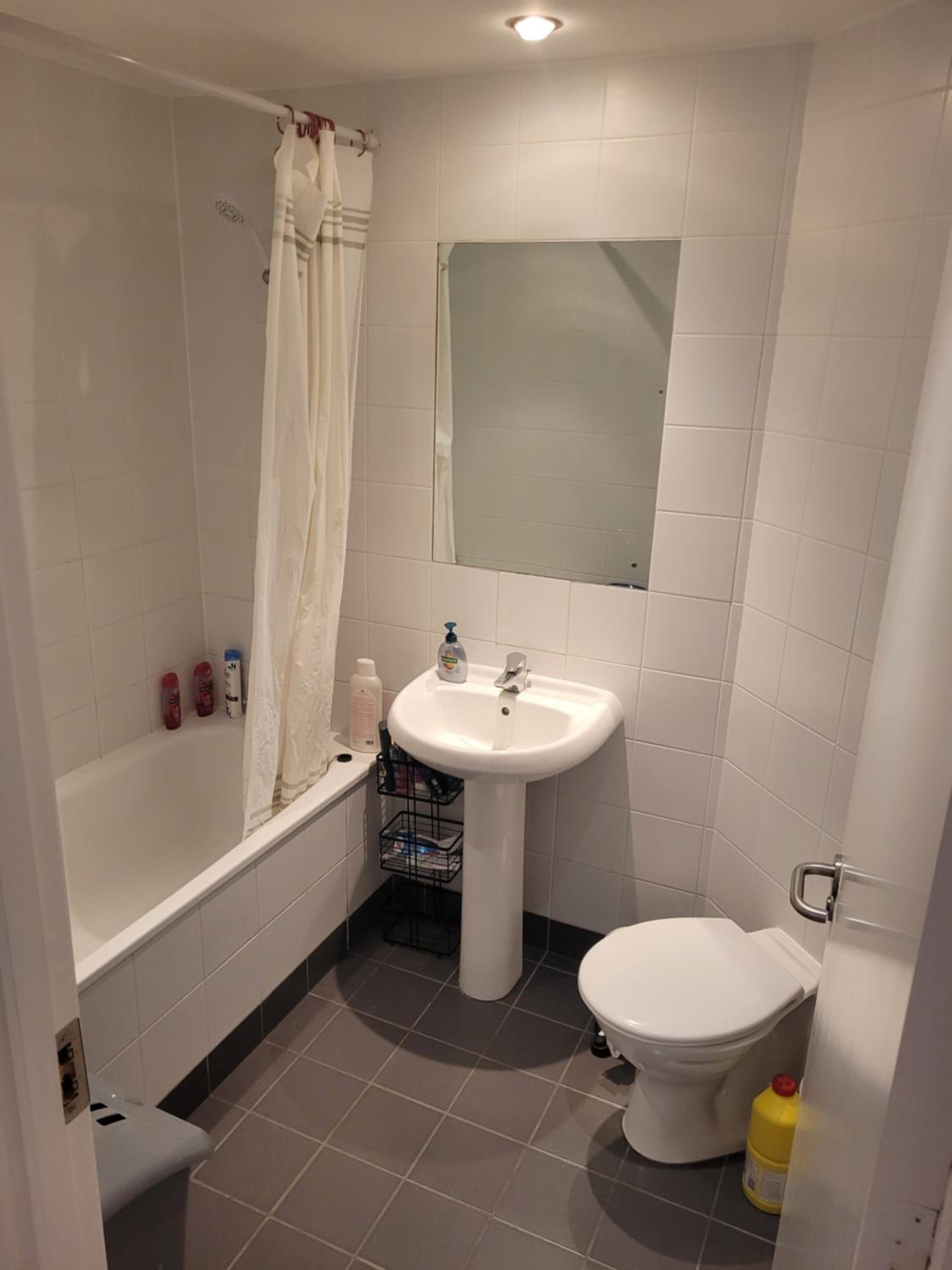2 double bedrooms apartment near airport & town