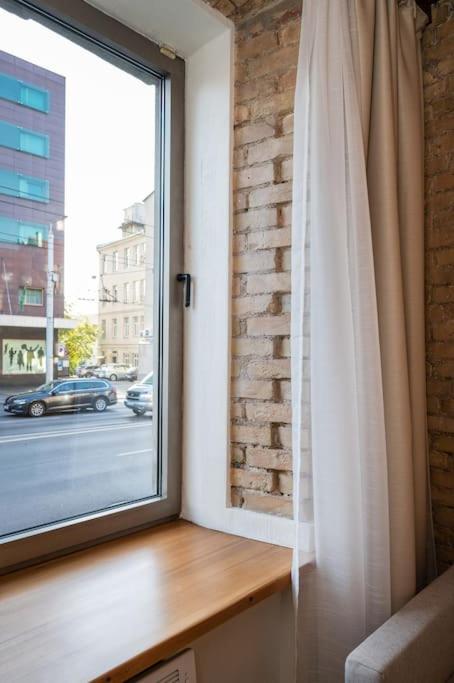 Warm studio in the heart of city view 4