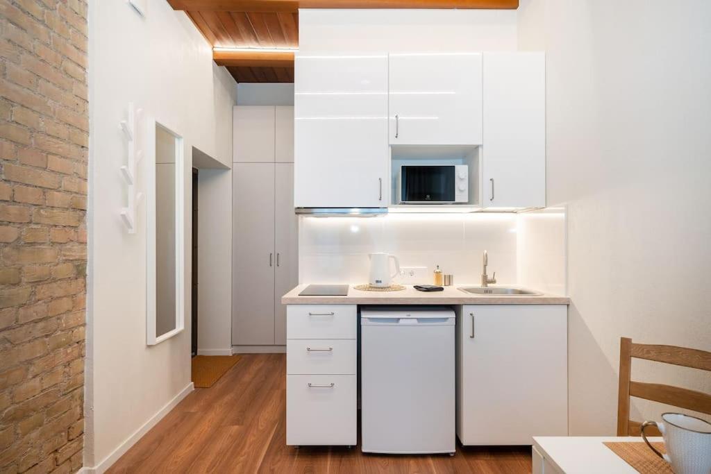 Warm studio in the heart of city view 5