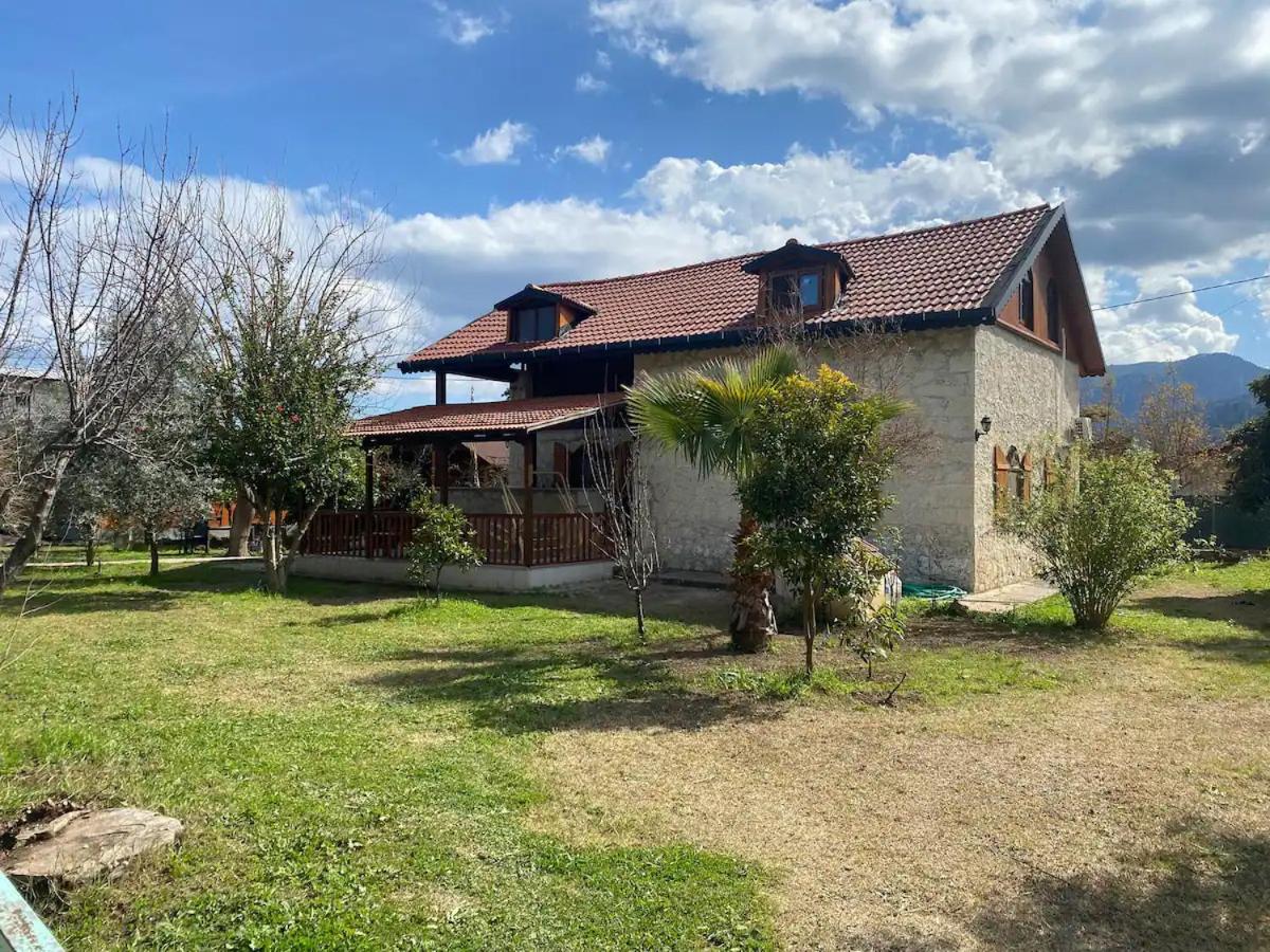 Detached stone house with access to a large garden near beach view 3