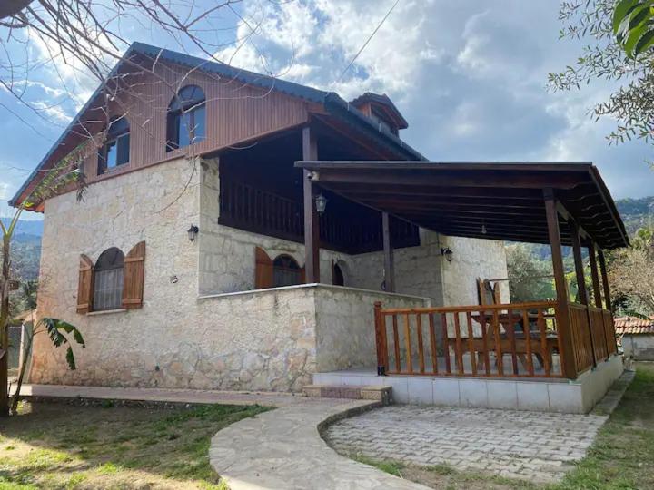 Detached stone house with access to a large garden near beach view 4