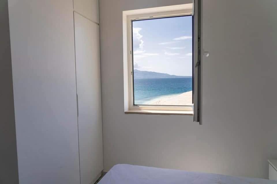 Beachfront Apartments- Horizon Residence