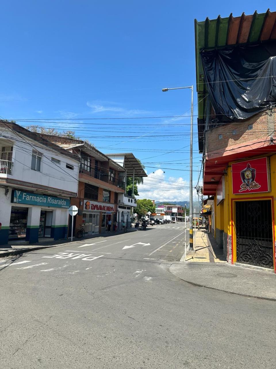 LAS CAMELIAS APARTAHOTEL - La Virginia Risaralda