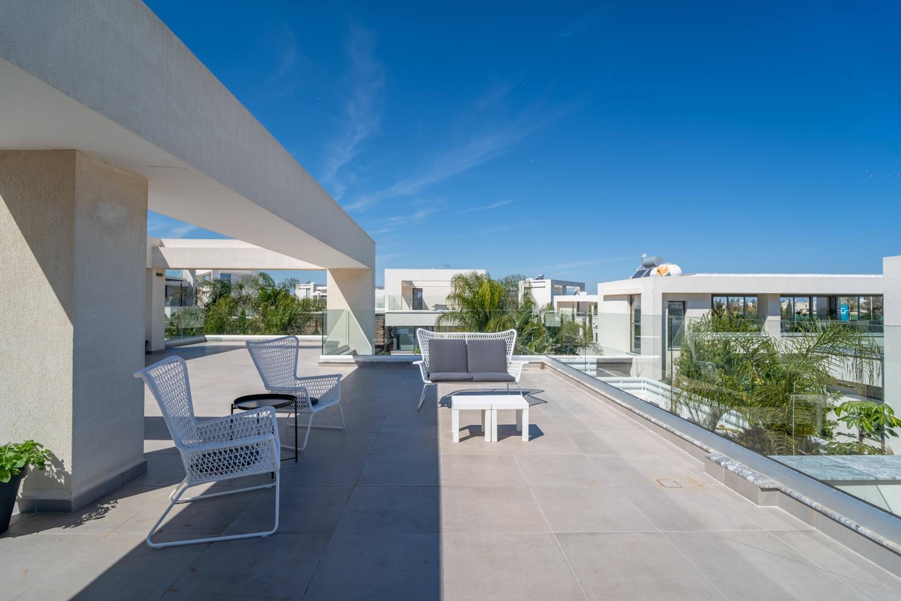 Phaedrus Living: Luxury Seaview Villa Panorama