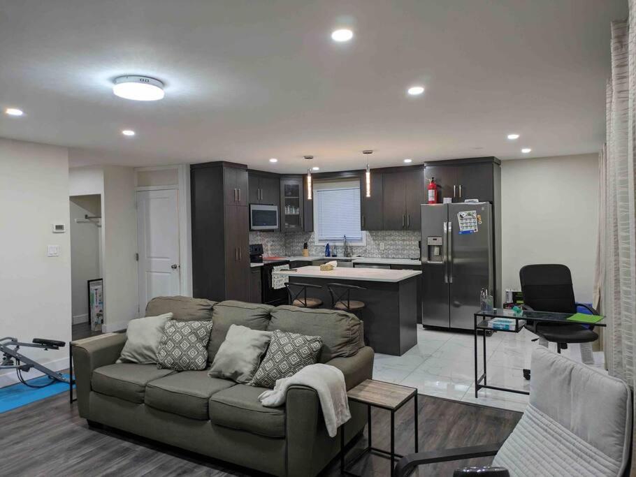 Cozy Modern Haven - Image 5