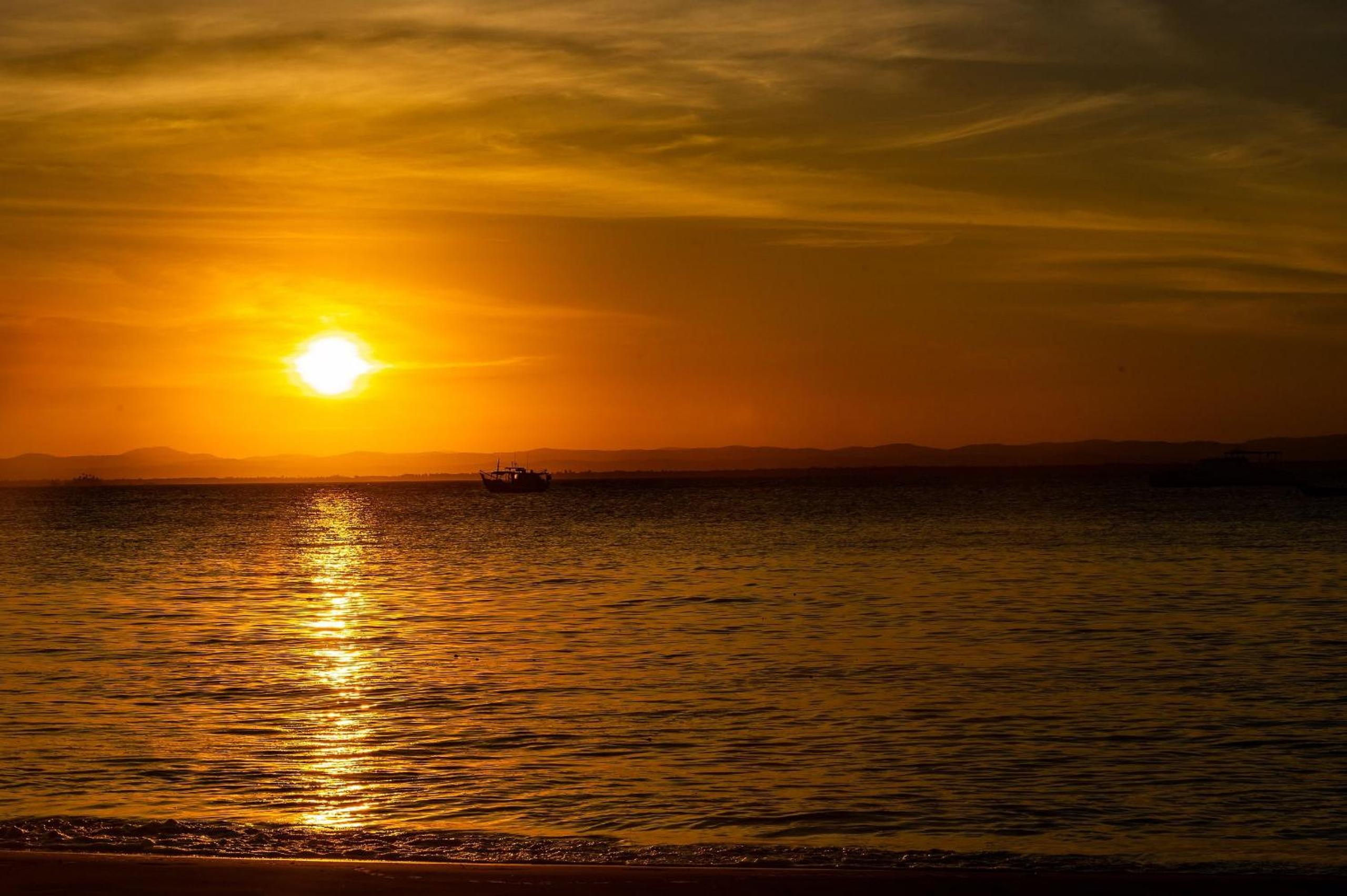 Viva o Luxo na Melhor Praia da Bahia! Pé na Areia!