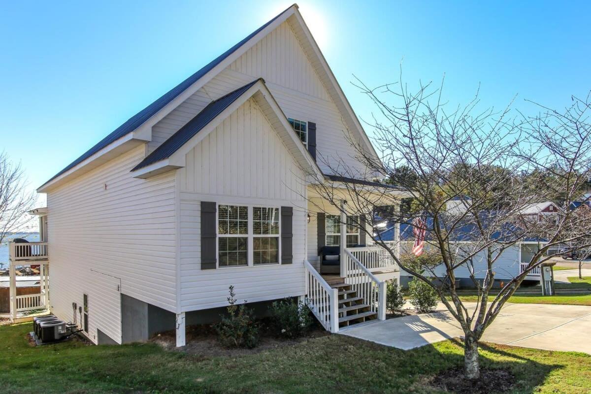 House #46 Grits Carlton Lakefront (no pets) view 3