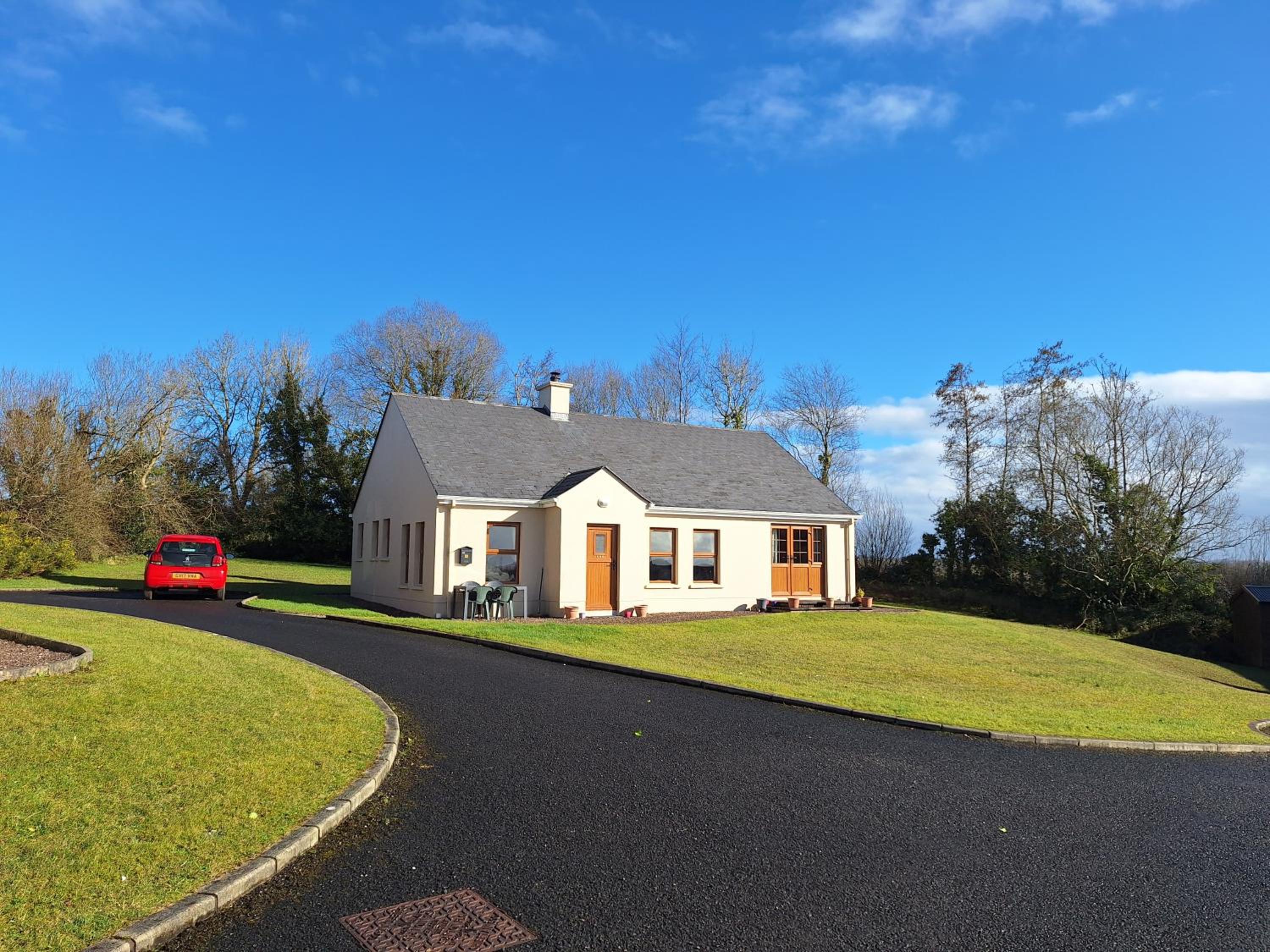 Beautiful Lakeside Holiday Home (6 Portinode Cottages) view 3