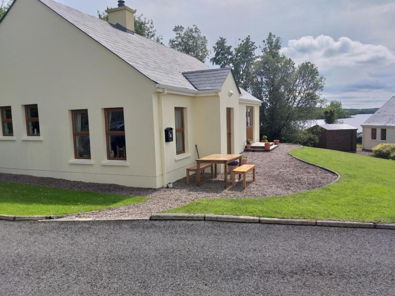 Beautiful Lakeside Holiday Home (6 Portinode Cottages) view 4