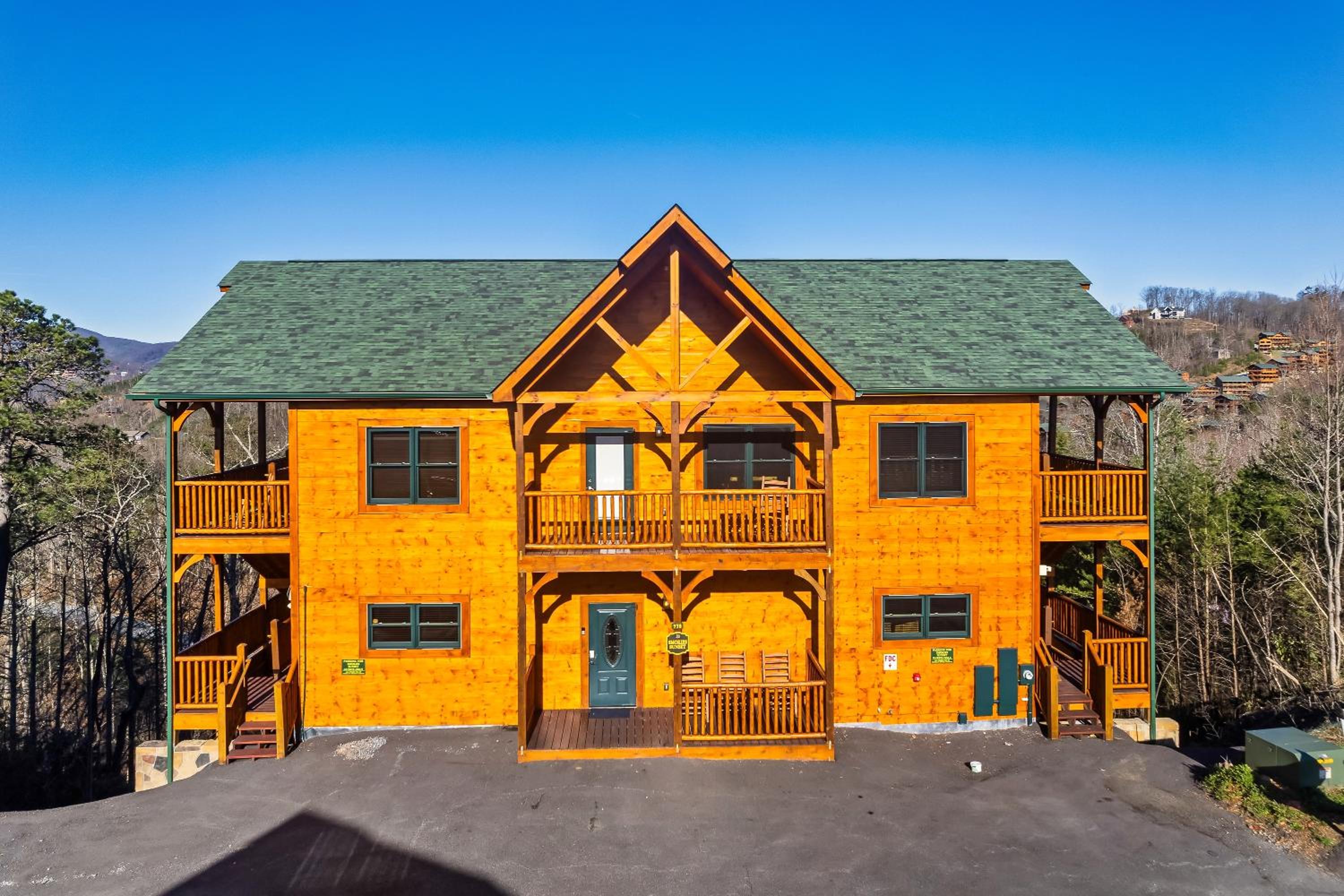 Hotel Cabin 6br/8ba Smokies Views