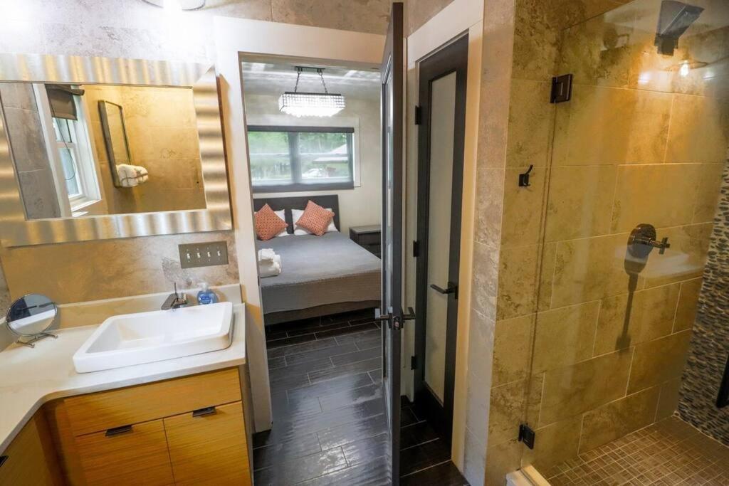 Casa Azul - Lake Murray - Close in - Spa like bath