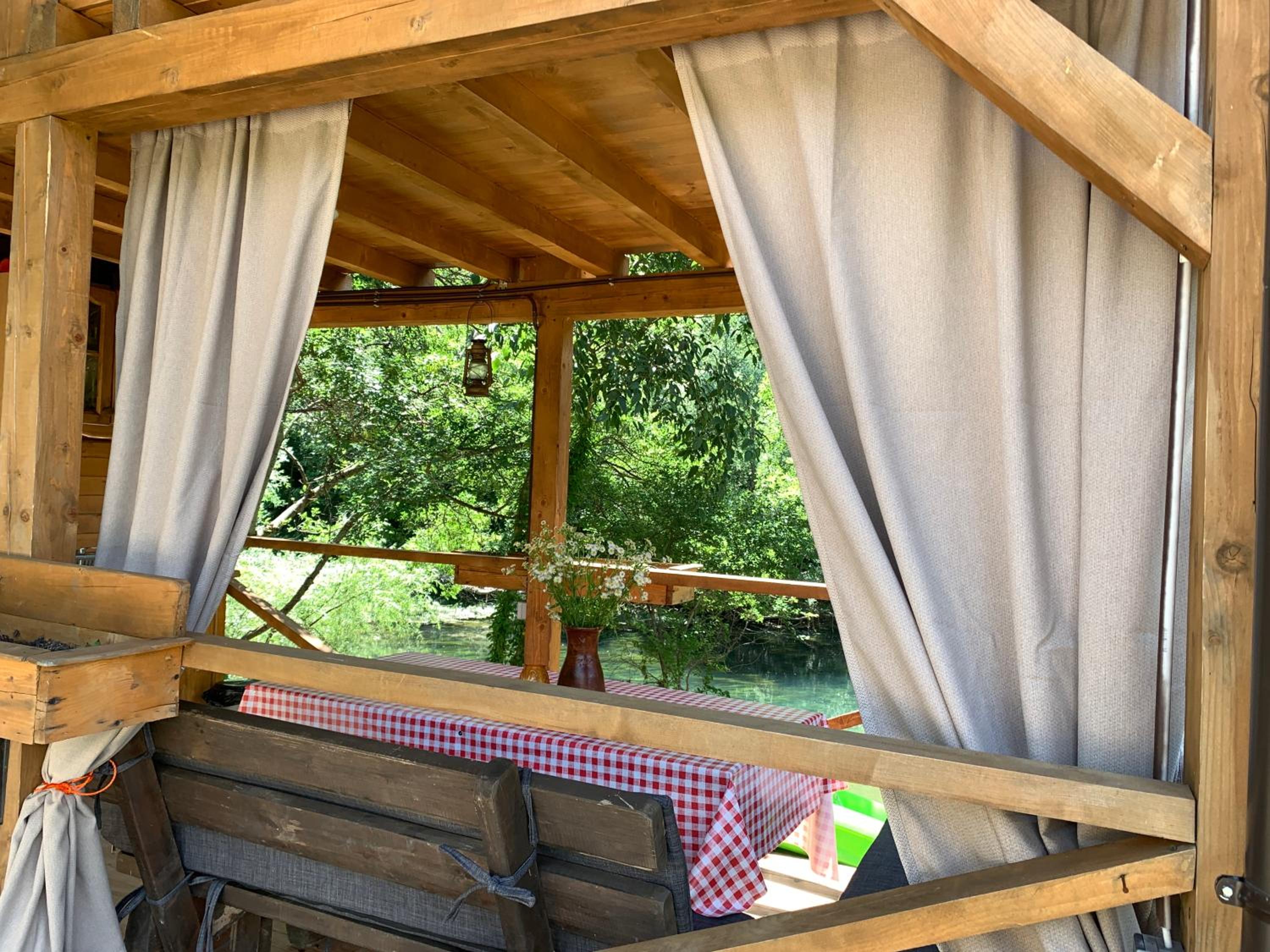 Delightful Treehouse w private beach