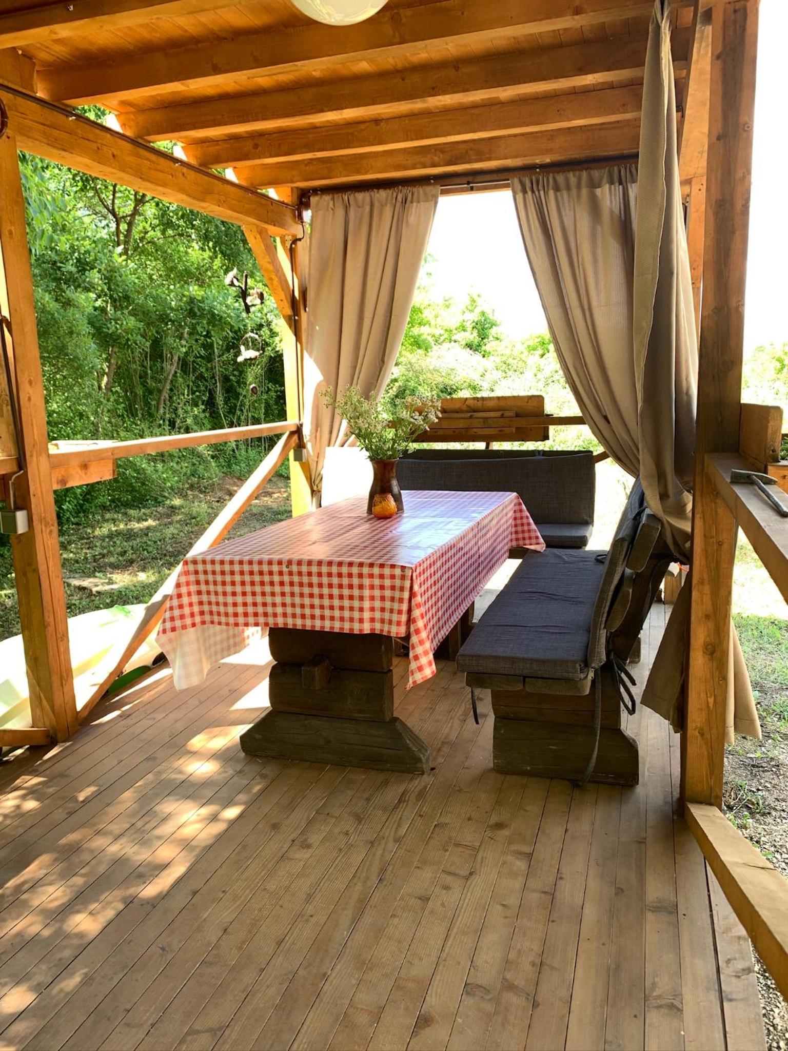 Delightful Treehouse w private beach