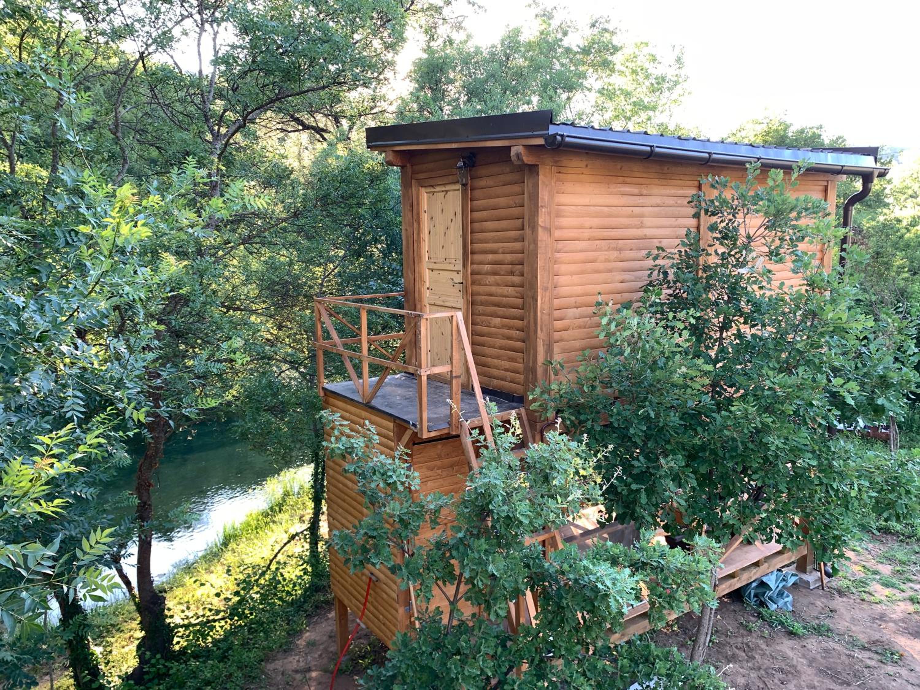 Delightful Treehouse w private beach
