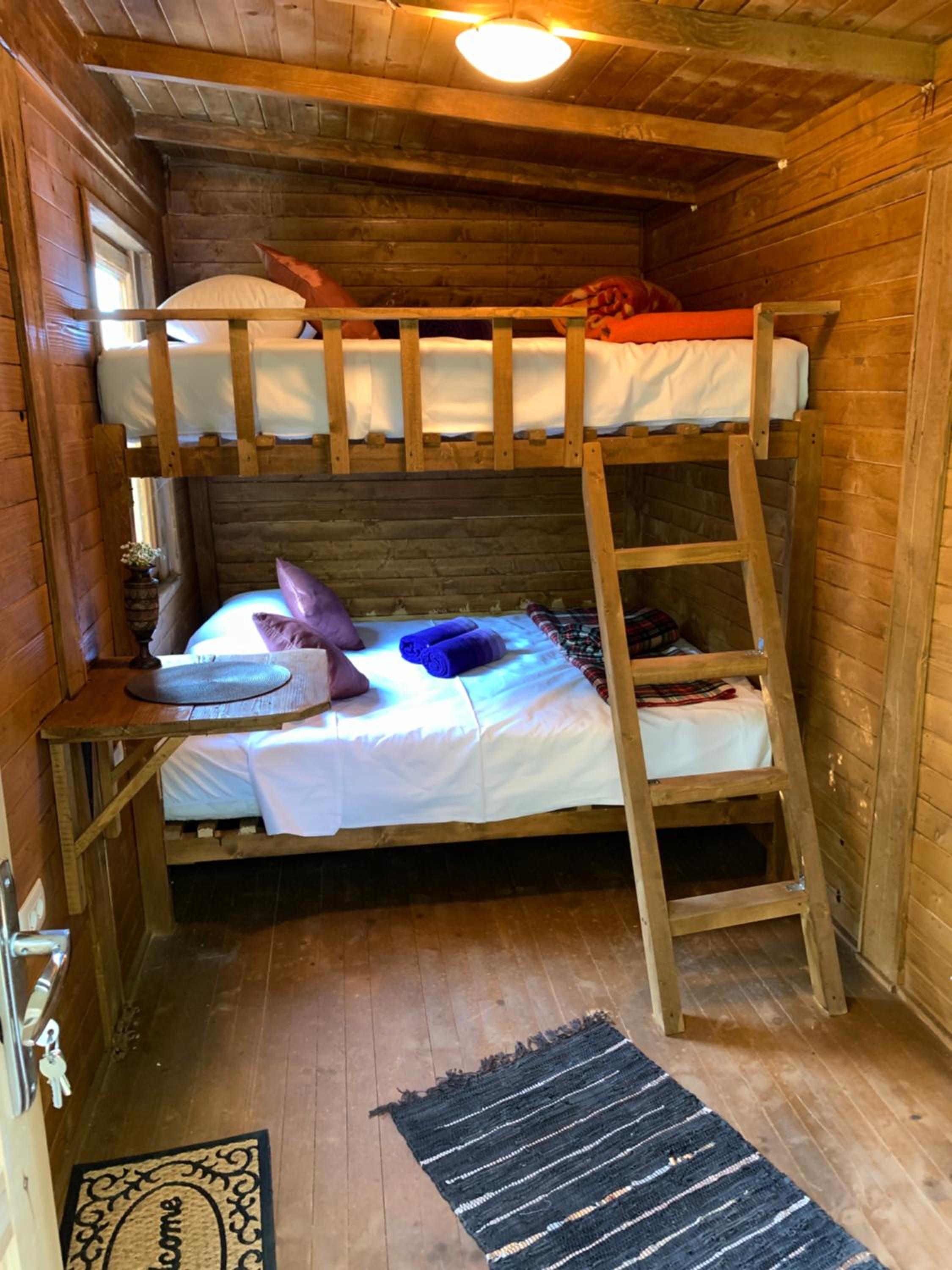 Delightful Treehouse w private beach