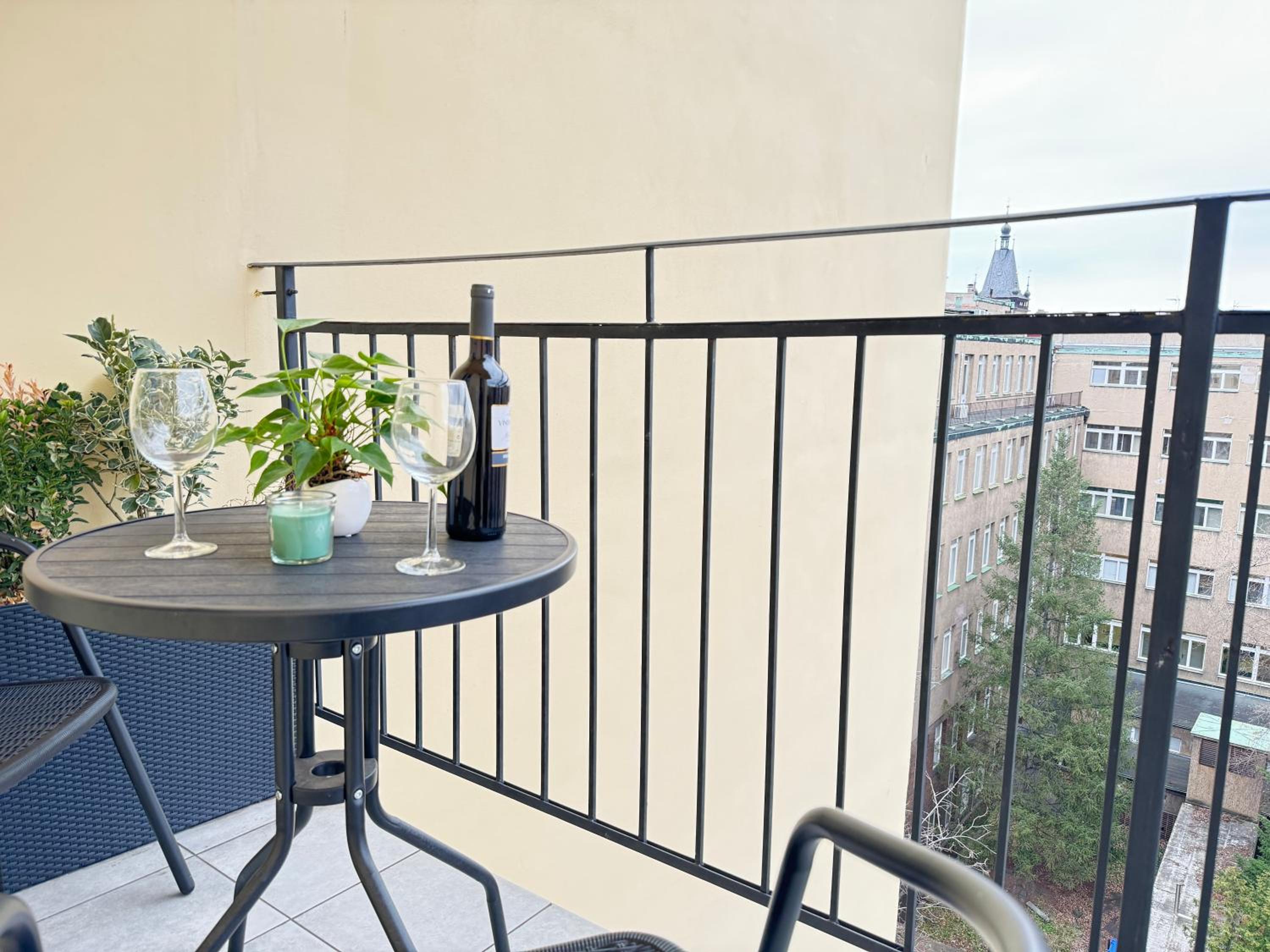 New modern-style apartment with balcony in the Prague 2