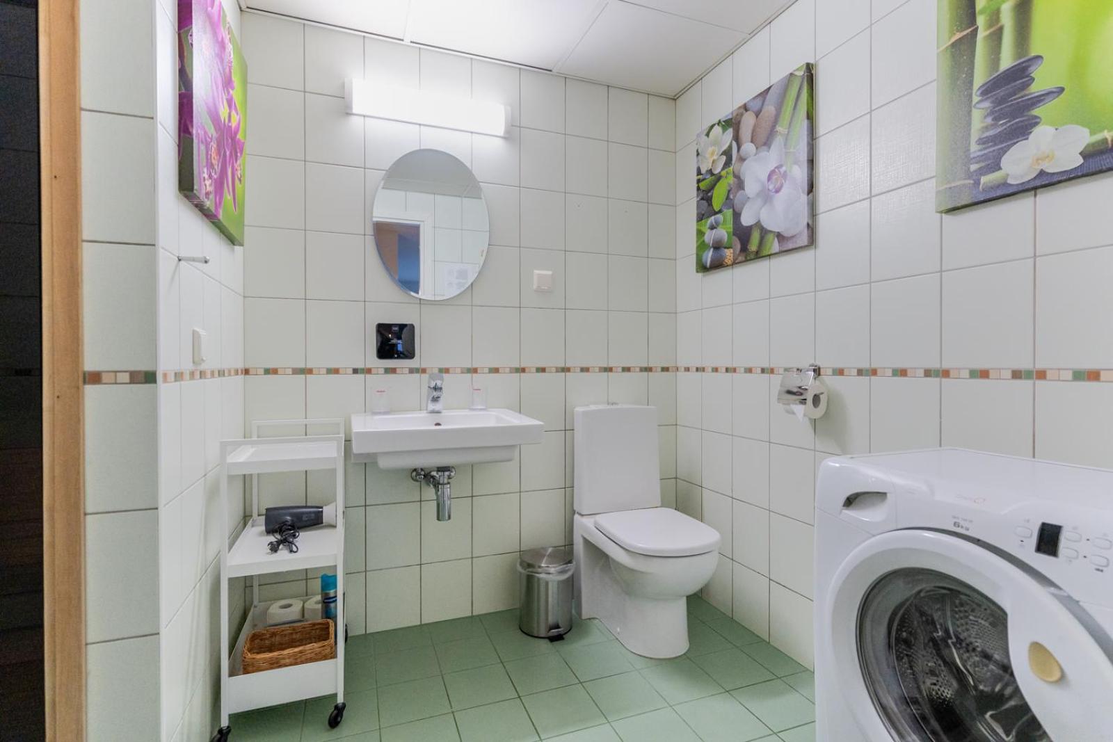 City center apartment with free parking and sauna