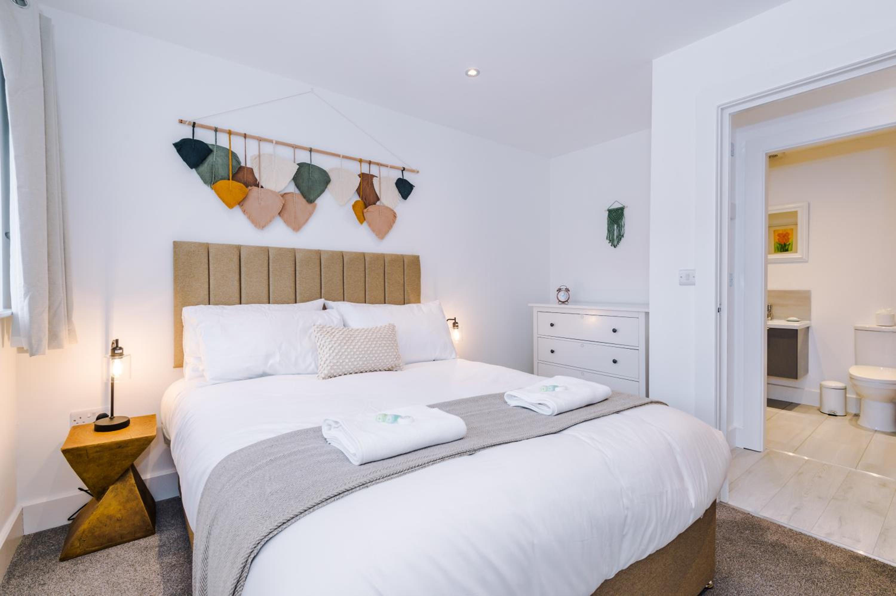 Number 21: A Breathtaking Chester Cottage with Parking view 5