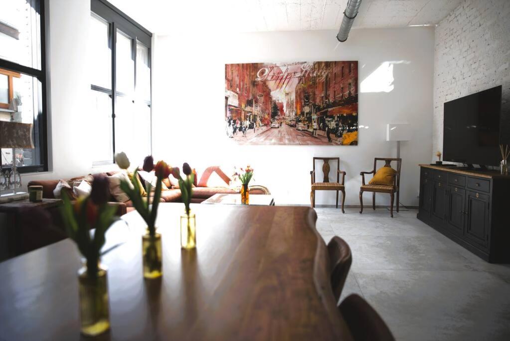 Beautiful Design 2 BR Loft view 4