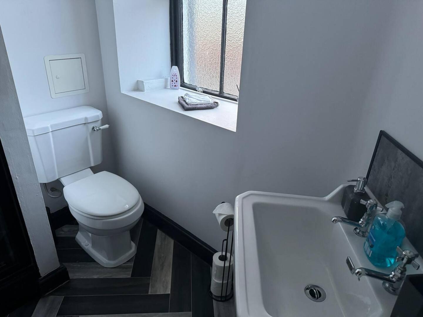 The Lowther Penthouse - 2 Bedrooms - Sleeps 4 view 3