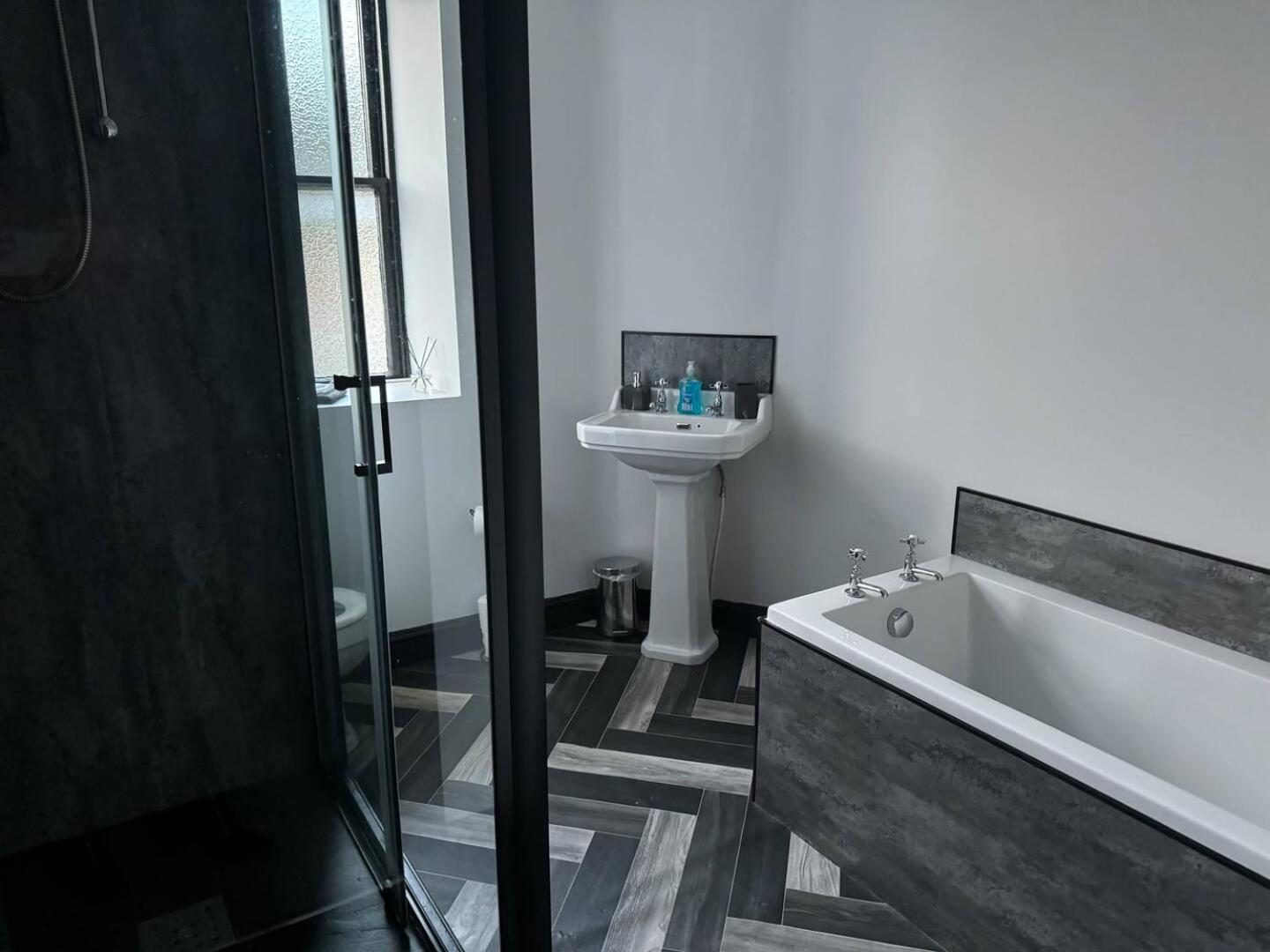 The Lowther Penthouse - 2 Bedrooms - Sleeps 4 view 4
